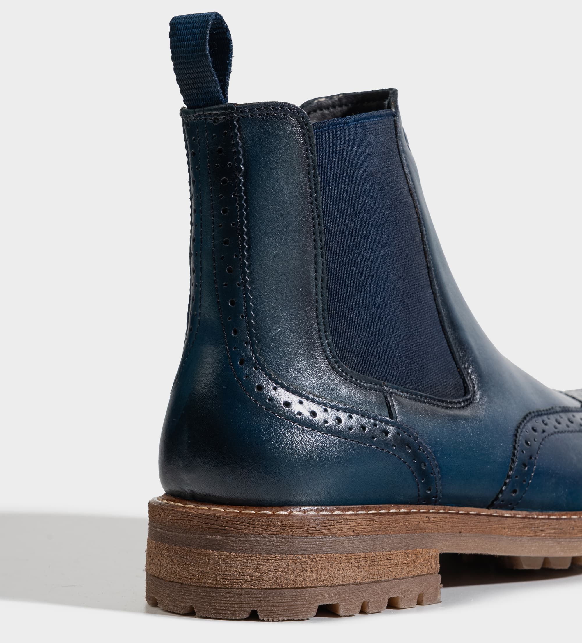 BOTA CHELSEA BROGUE PIEL AZUL