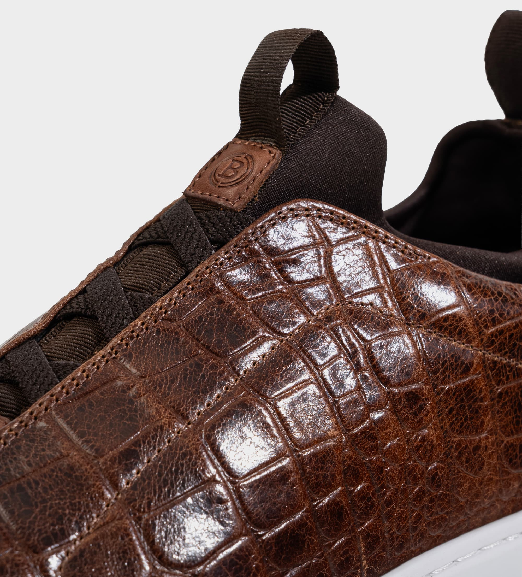 SNEAKER SLIP ON PIEL CROCO CAFÉ