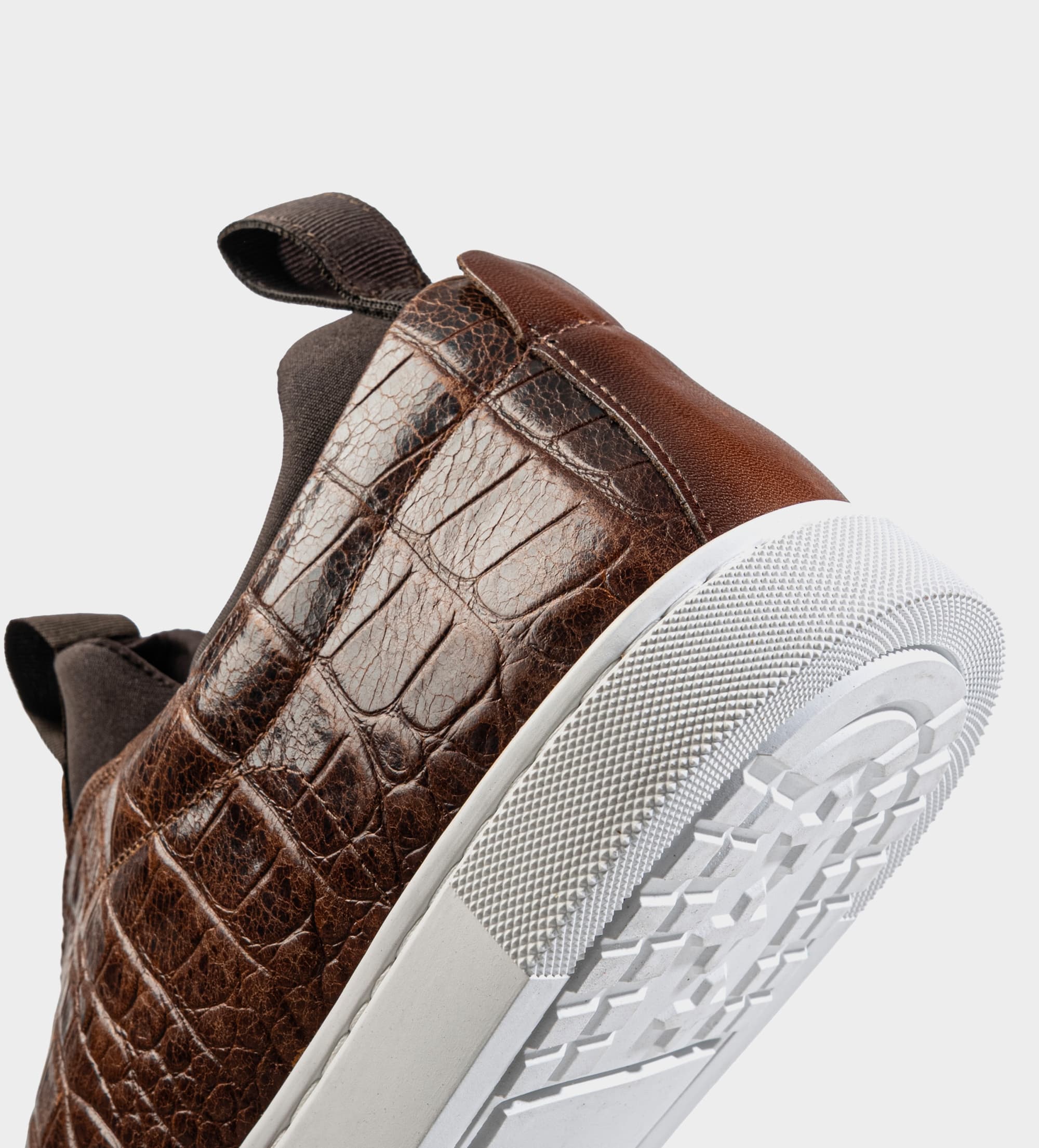 SNEAKER SLIP ON PIEL CROCO CAFÉ