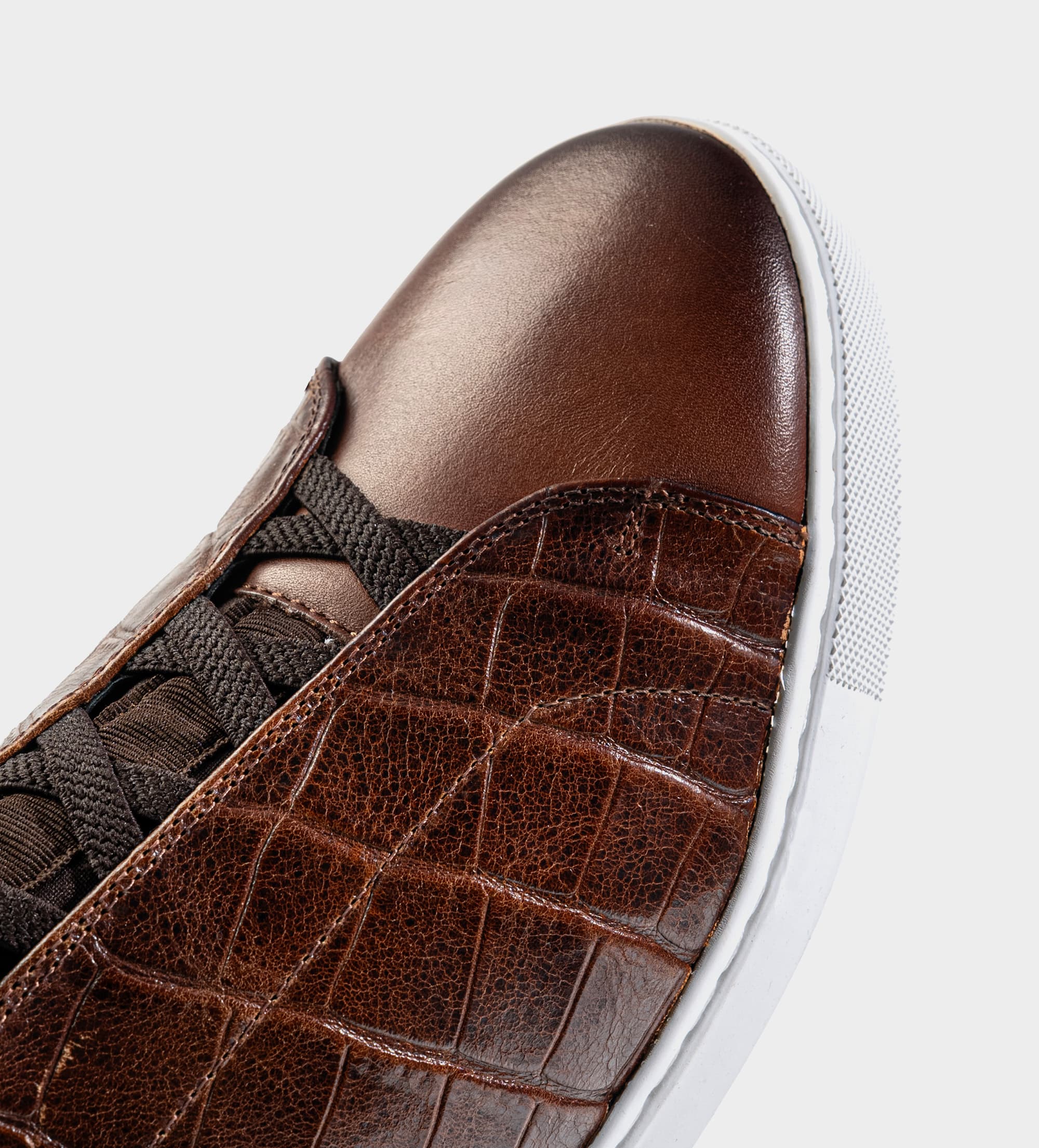 SNEAKER SLIP ON PIEL CROCO CAFÉ