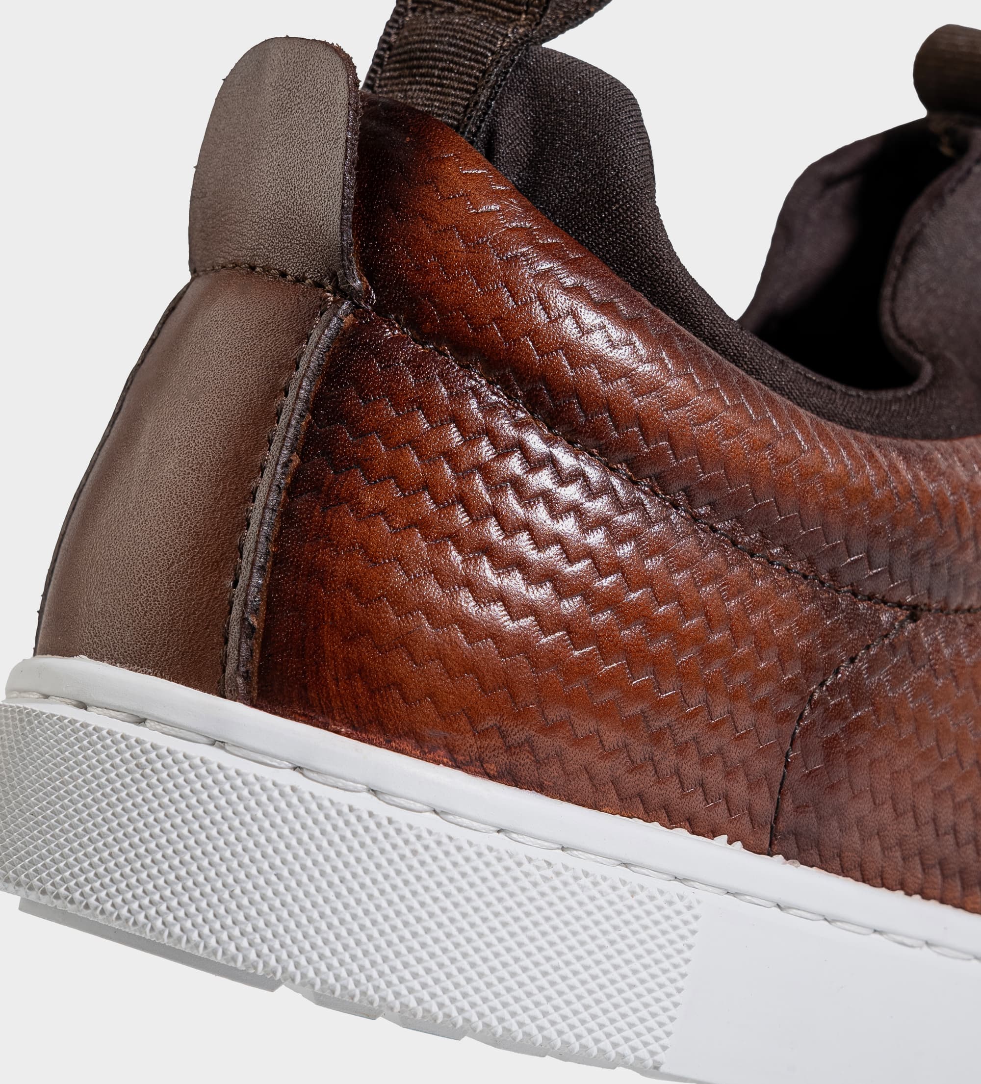 SNEAKER SLIP ON PIEL CAFÉ