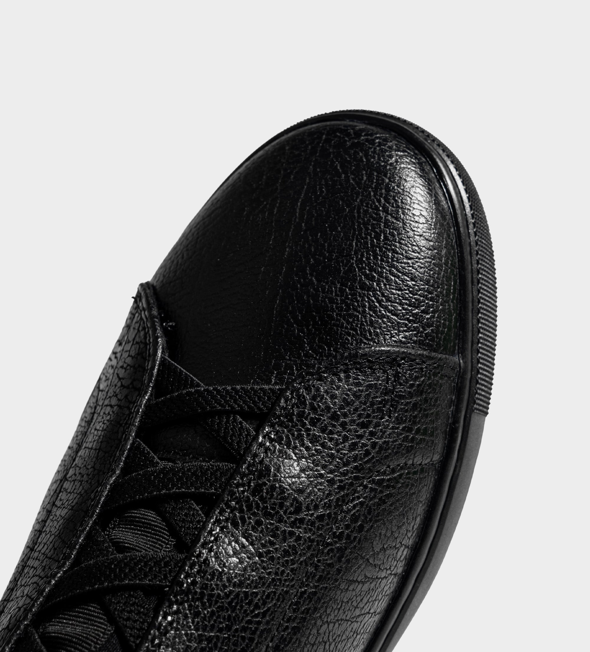SNEAKER SLIP ON PIEL NEGRO