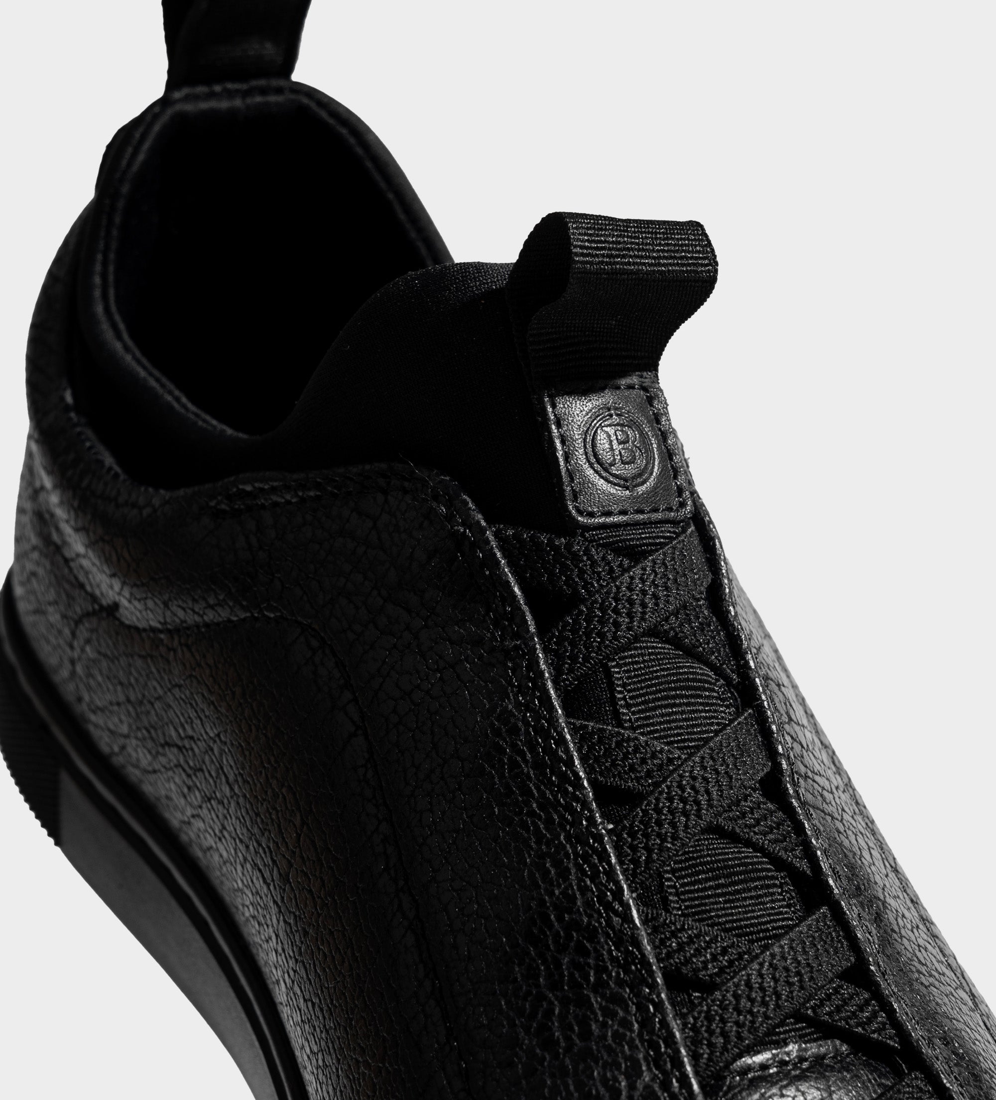 SNEAKER SLIP ON PIEL NEGRO