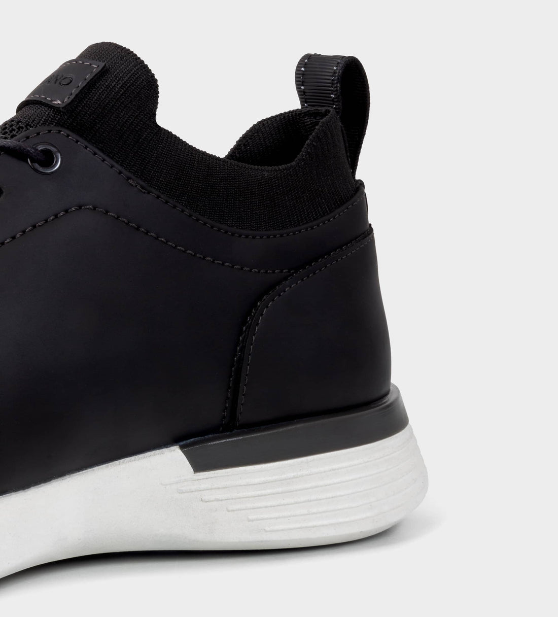 SNEAKER SLIP ON NEGRO