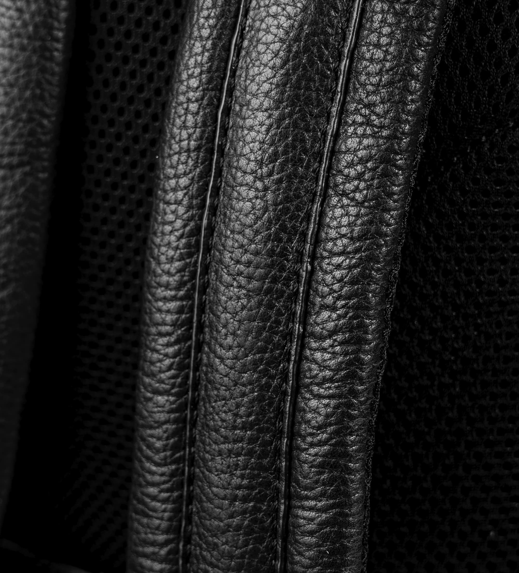 MOCHILA BOLSILLOS EXTERIORES PIEL NEGRO