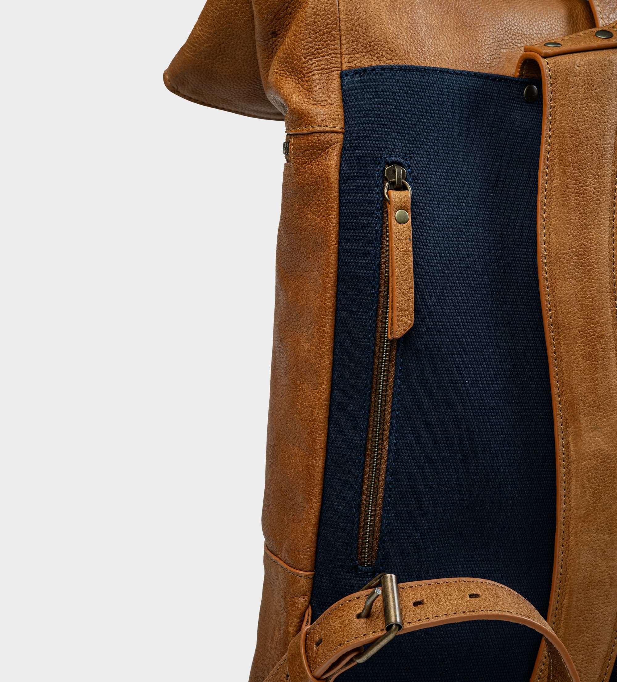 BACKPACK HERRAJE PIEL CAFÉ