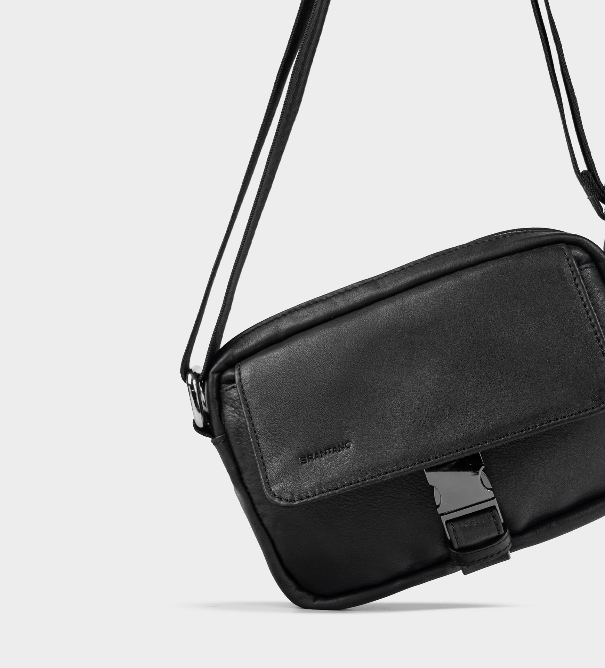 BOLSO CROSSBODY PIEL NEGRO BROCHE