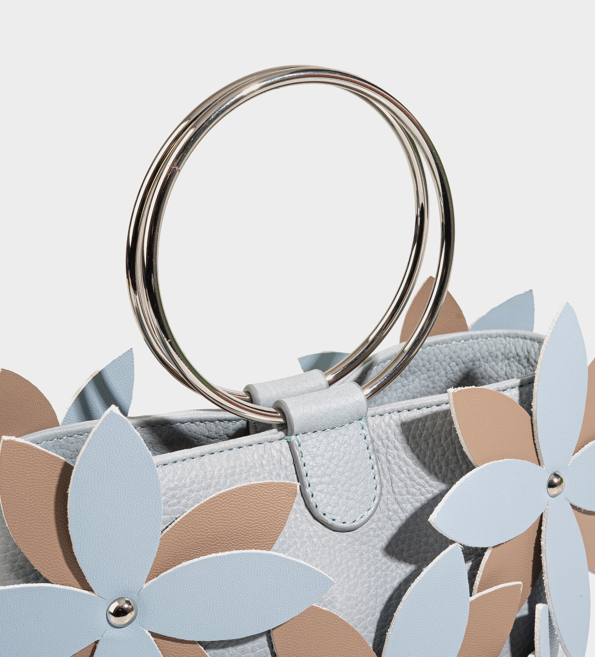 BOLSO BUCKET ASA METÁLICA PIEL BABY BLUE