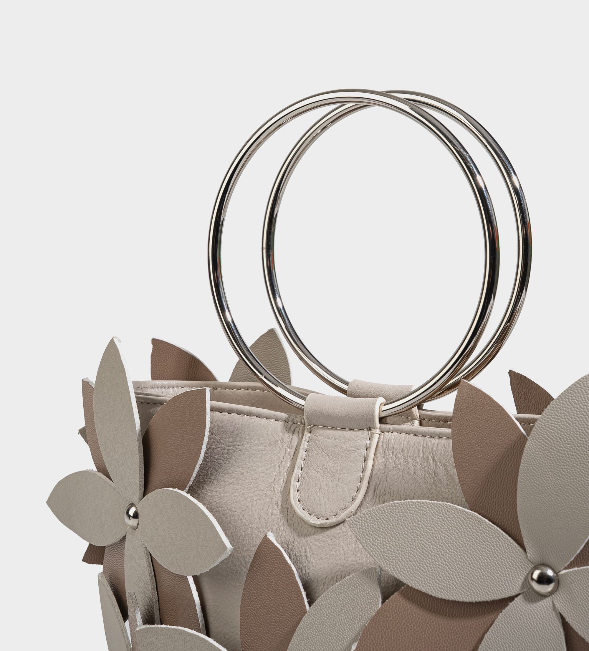 BOLSO BUCKET ASA METÁLICA PIEL NUDE