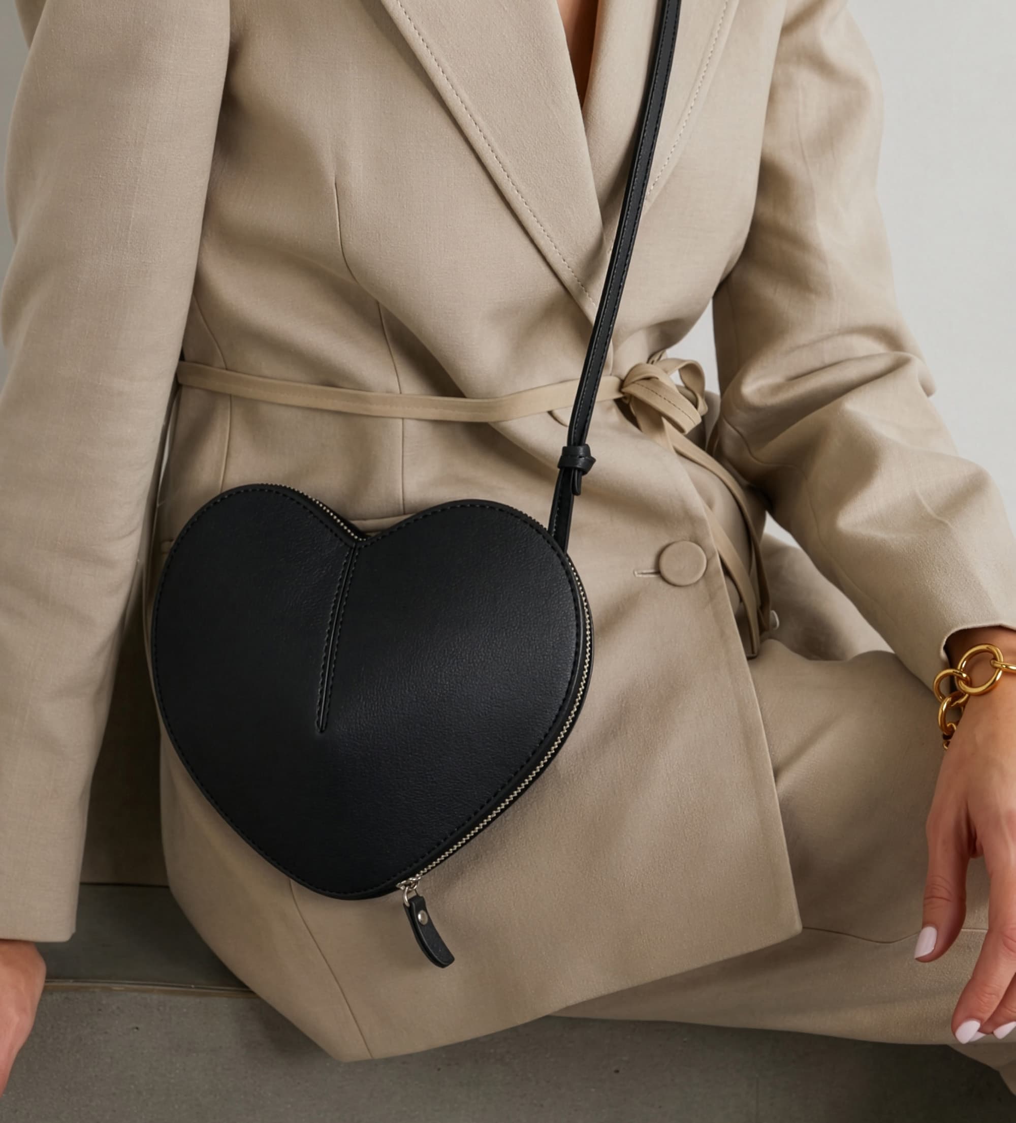 BOLSA CROSSBODY CORAZÓN PIEL NEGRO