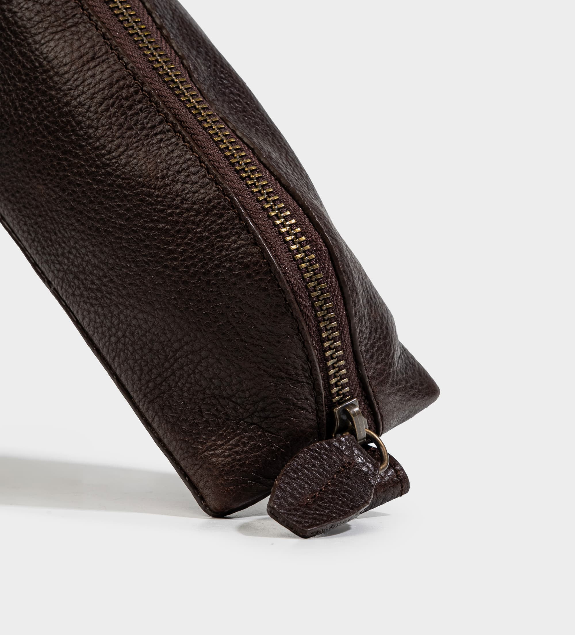 ESTUCHE ORGANIZADOR PARA LÁPICES PIEL CAFÉ OSCURO