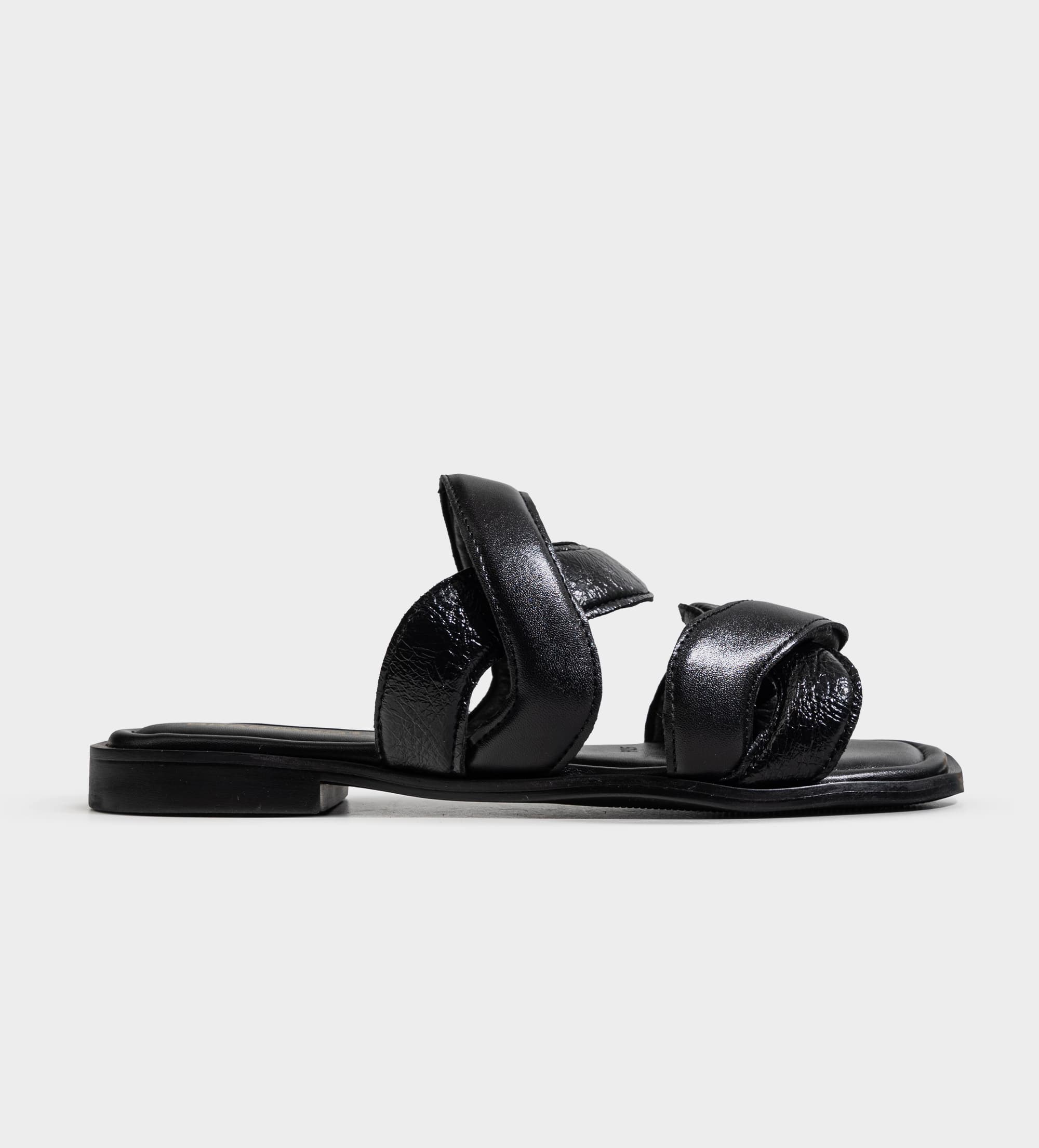 SANDALIA FLAT TIRAS CRUZADAS NEGRO
