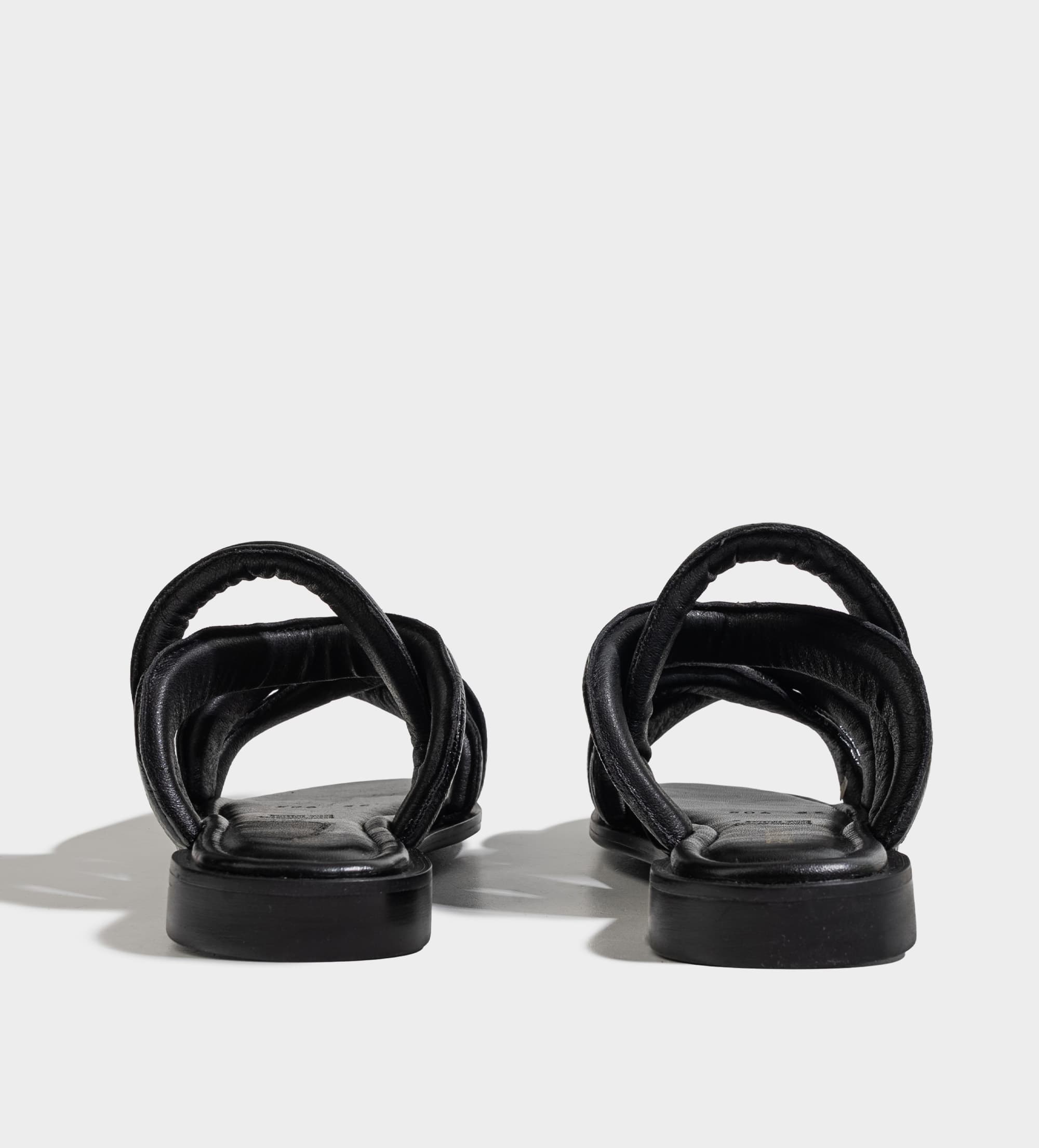 SANDALIA FLAT TIRAS CRUZADAS NEGRO