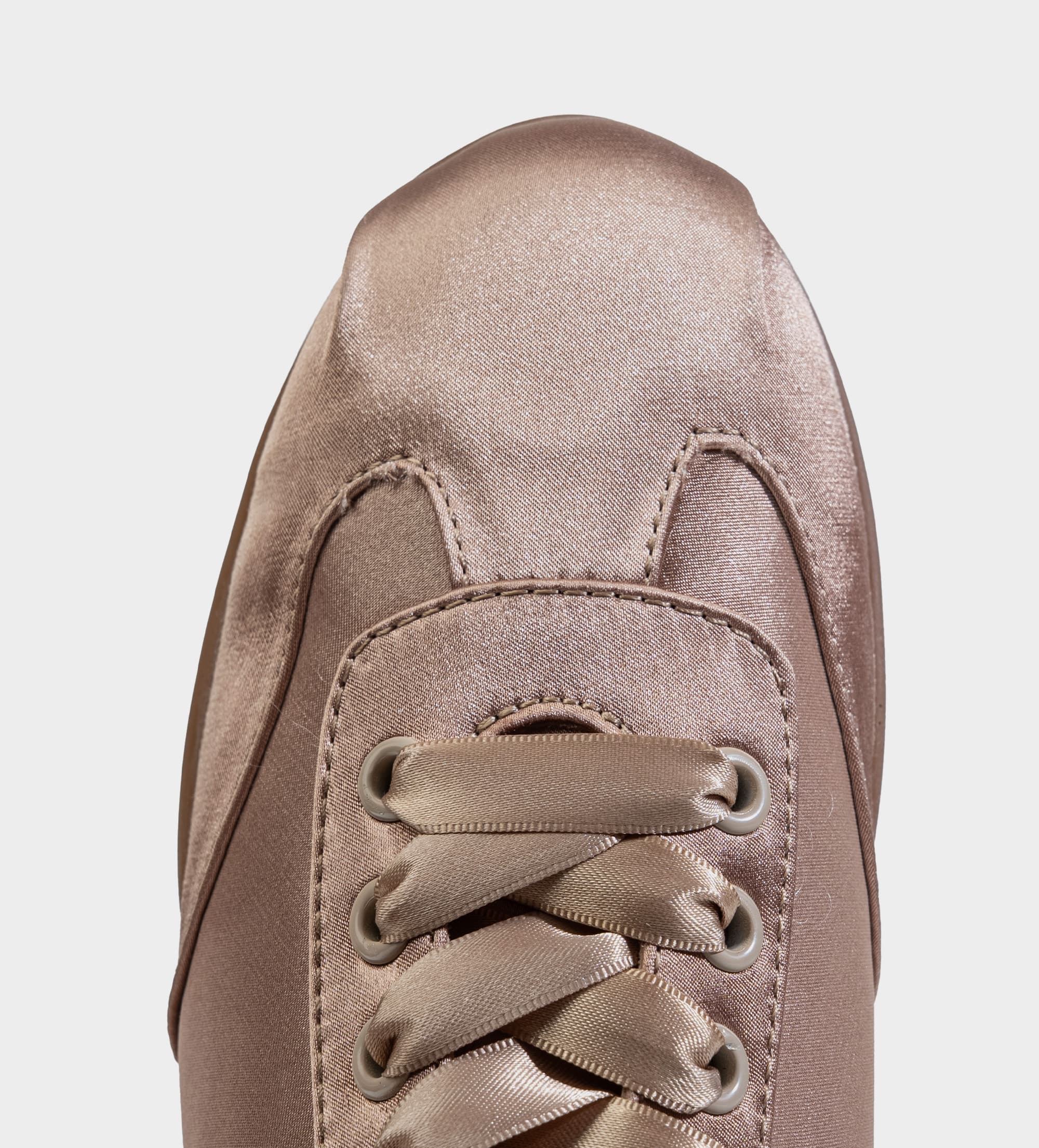 SNEAKER CASUAL TEXTIL SATINADO NUDE
