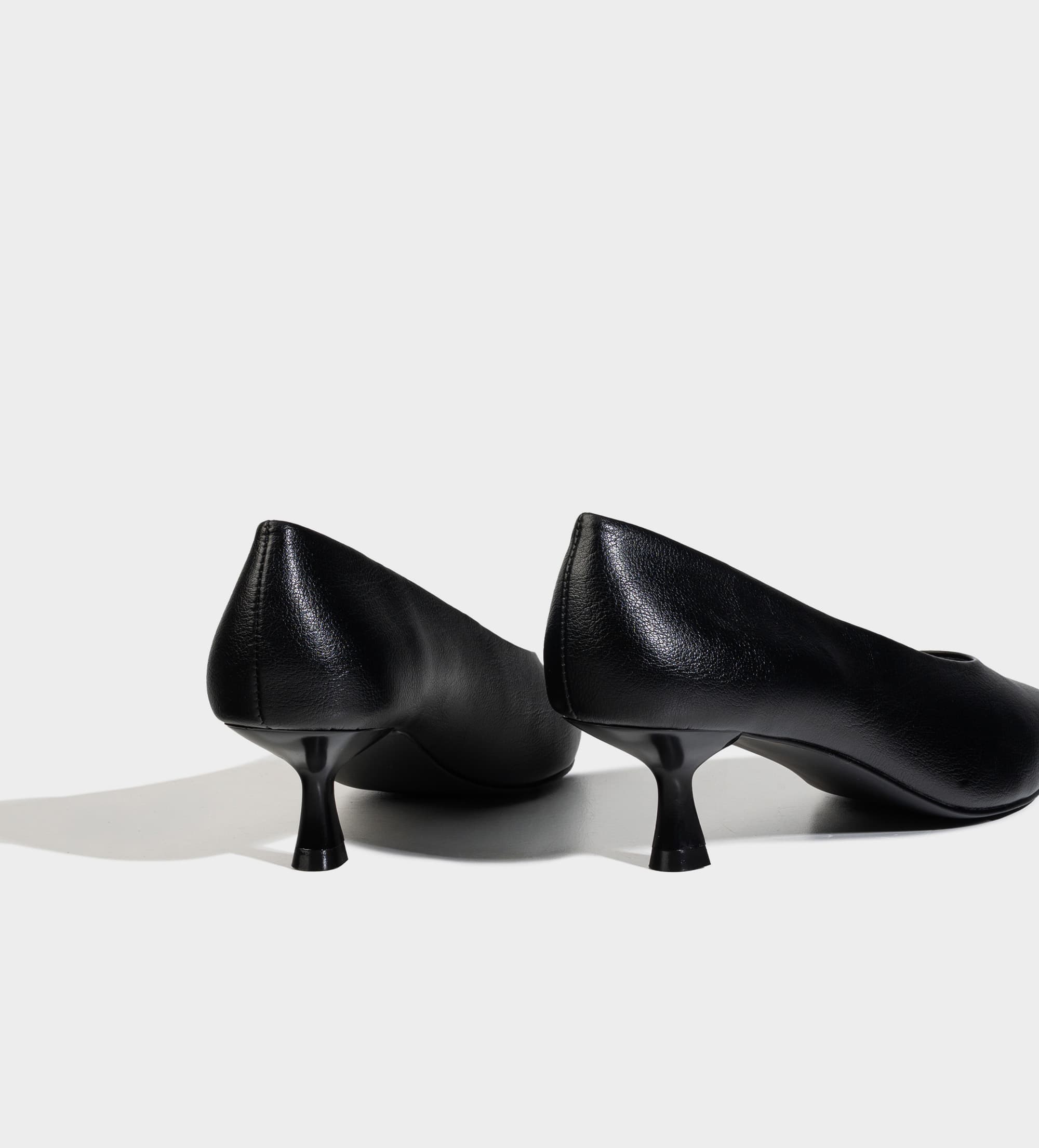 ZAPATILLA TACÓN KITTEN PUNTA FINA NEGRO