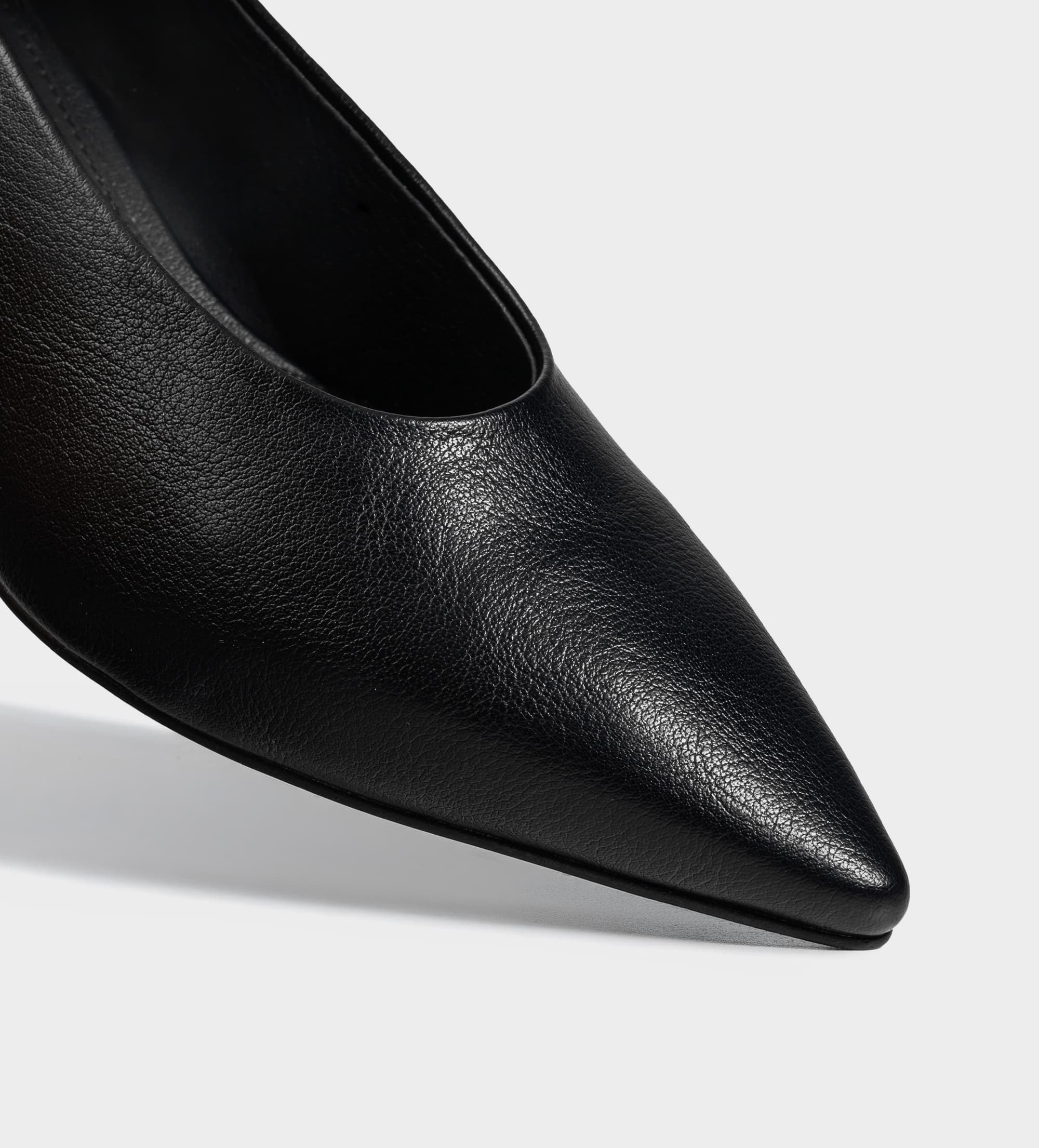ZAPATILLA TACÓN KITTEN PUNTA FINA NEGRO