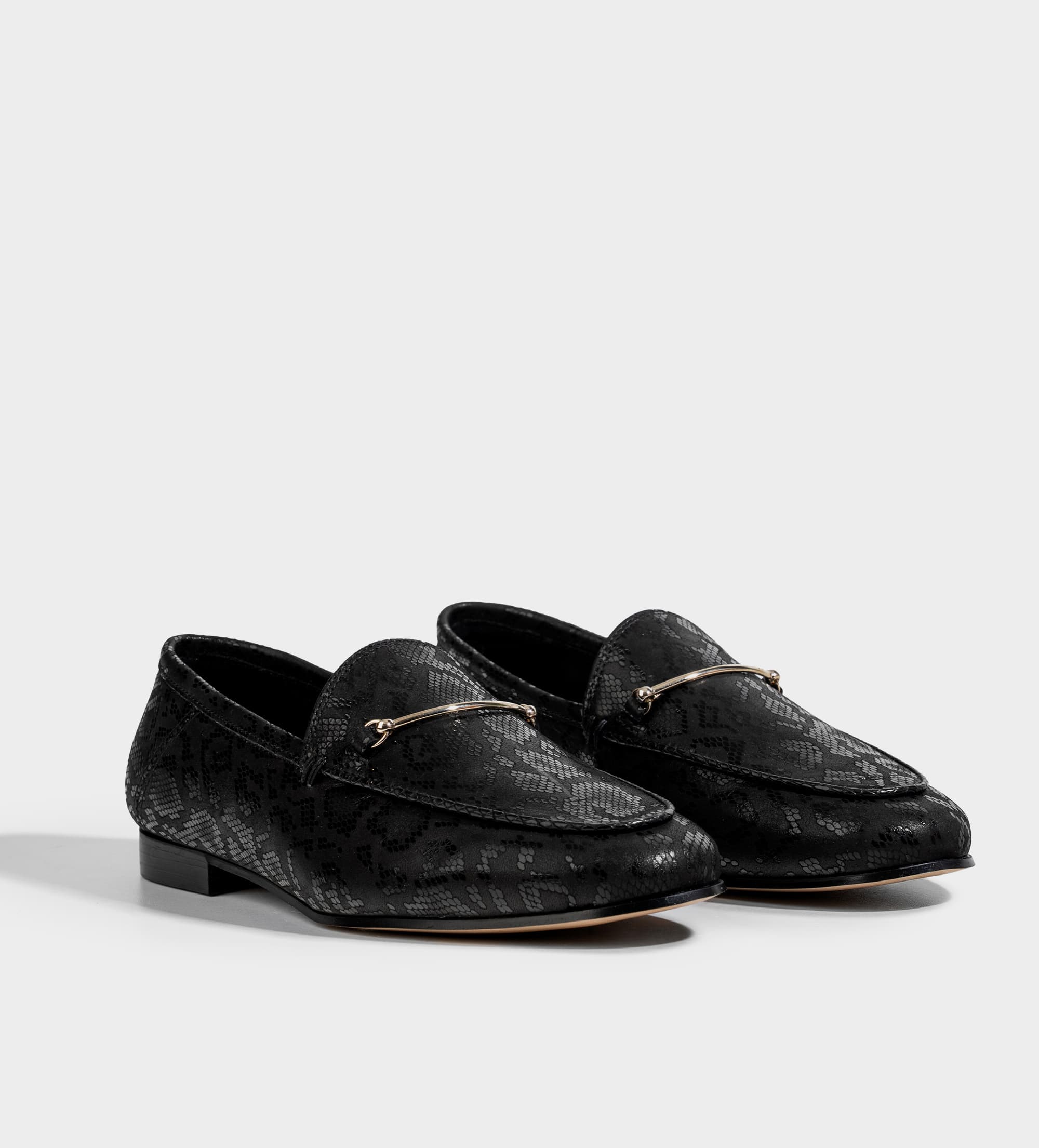 MOCASÍN PIEL HERRAJE GRABADO SNAKE NEGRO