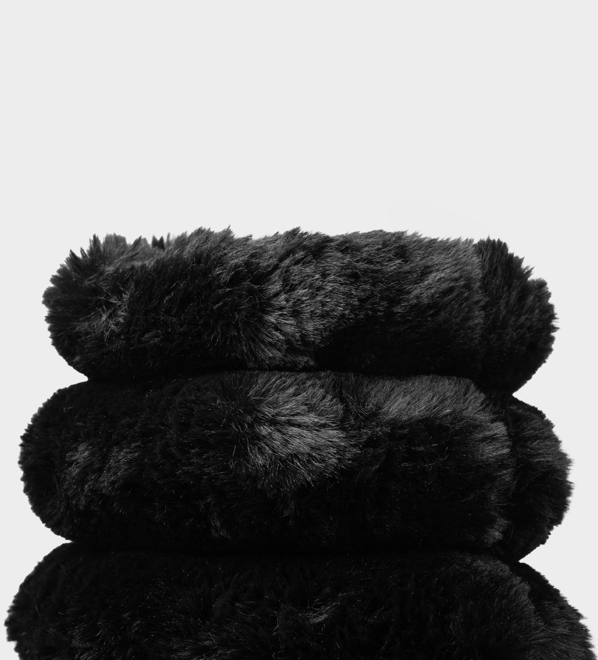 BOTA TACÓN DOBLE VISTA PELUCHE PIEL NEGRO