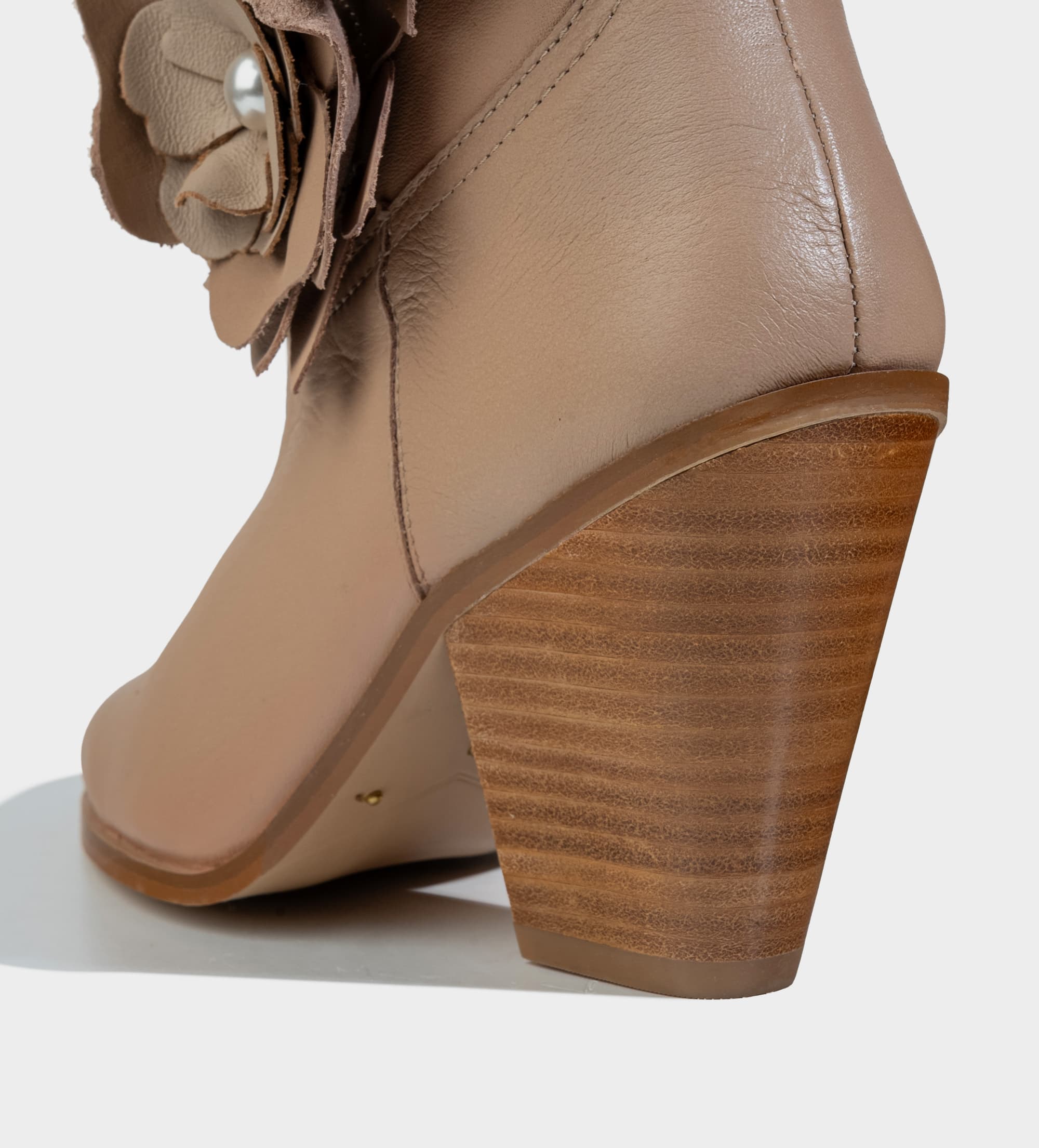 BOTA WESTERN TACÓN BLOQUE PIEL FLORES NUDE