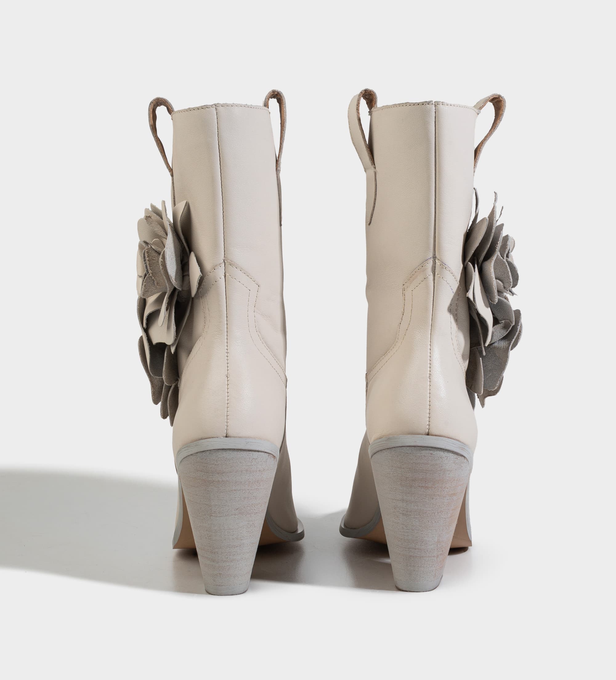 BOTA WESTERN TACÓN BLOQUE PIEL FLORES BLANCO