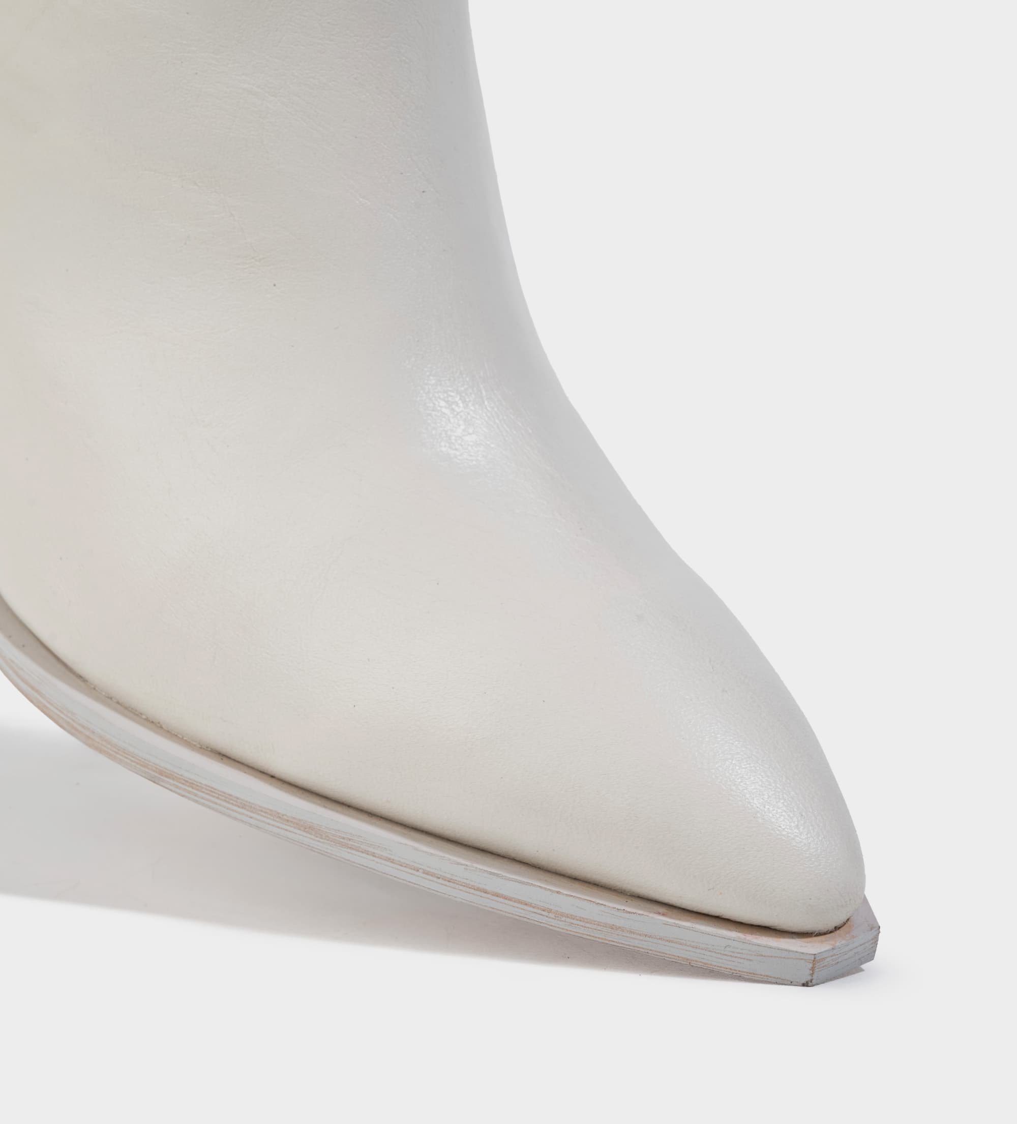 BOTA WESTERN PIEL BLANCO CON FLORES