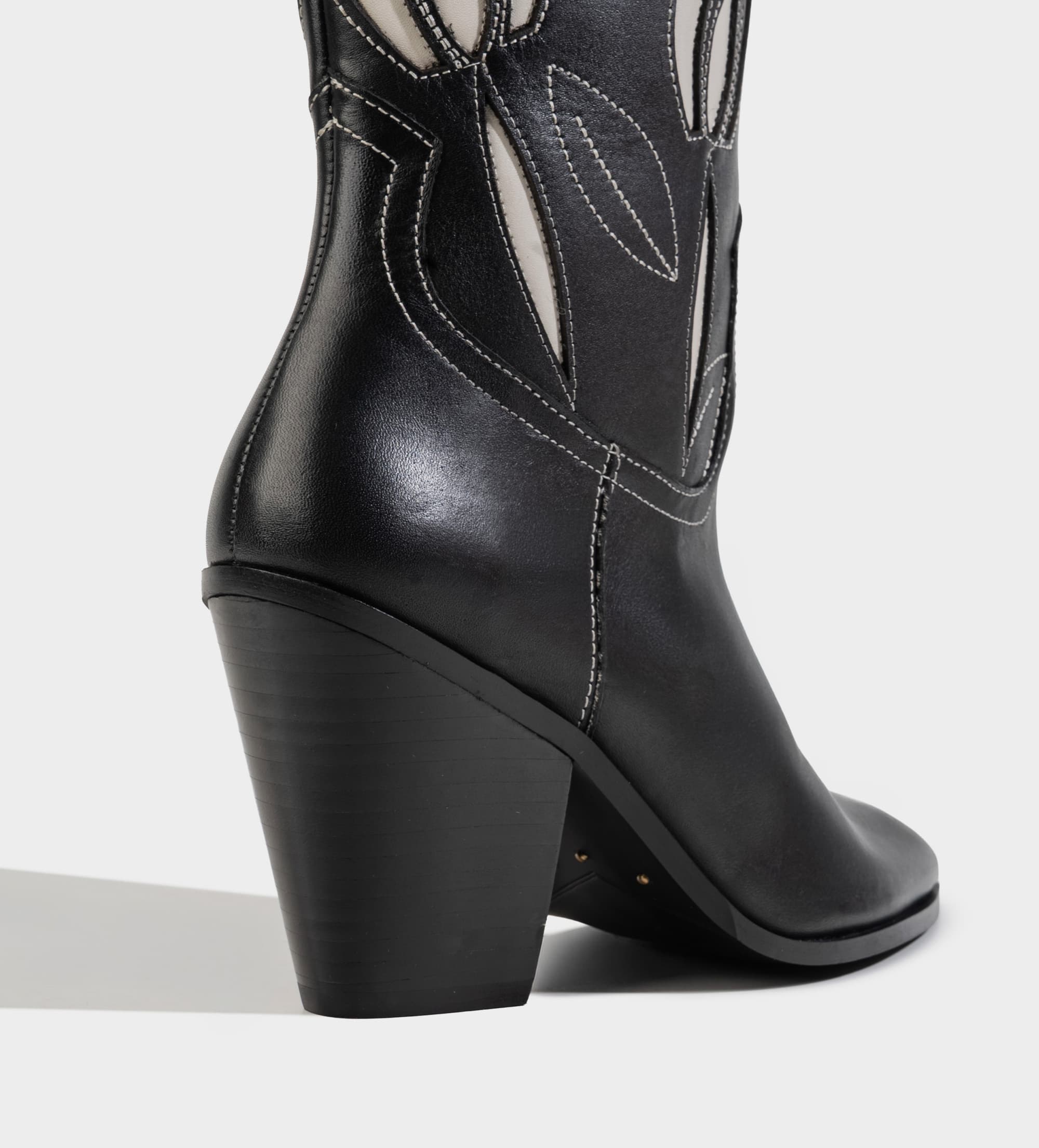 BOTA WESTERN PIEL NEGRA CON FLORES