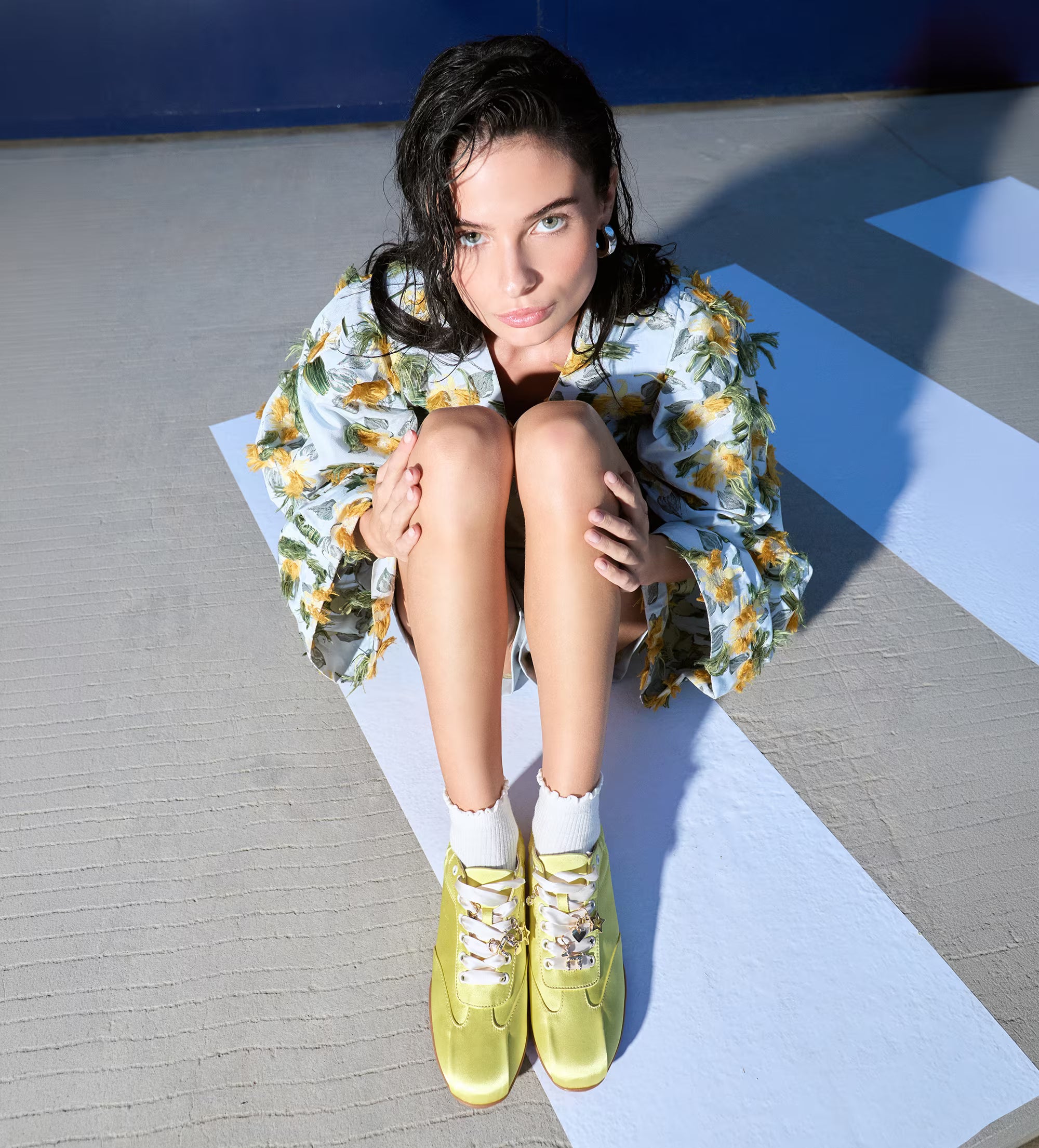 SNEAKER CASUAL TEXTIL SATINADO AMARILLO