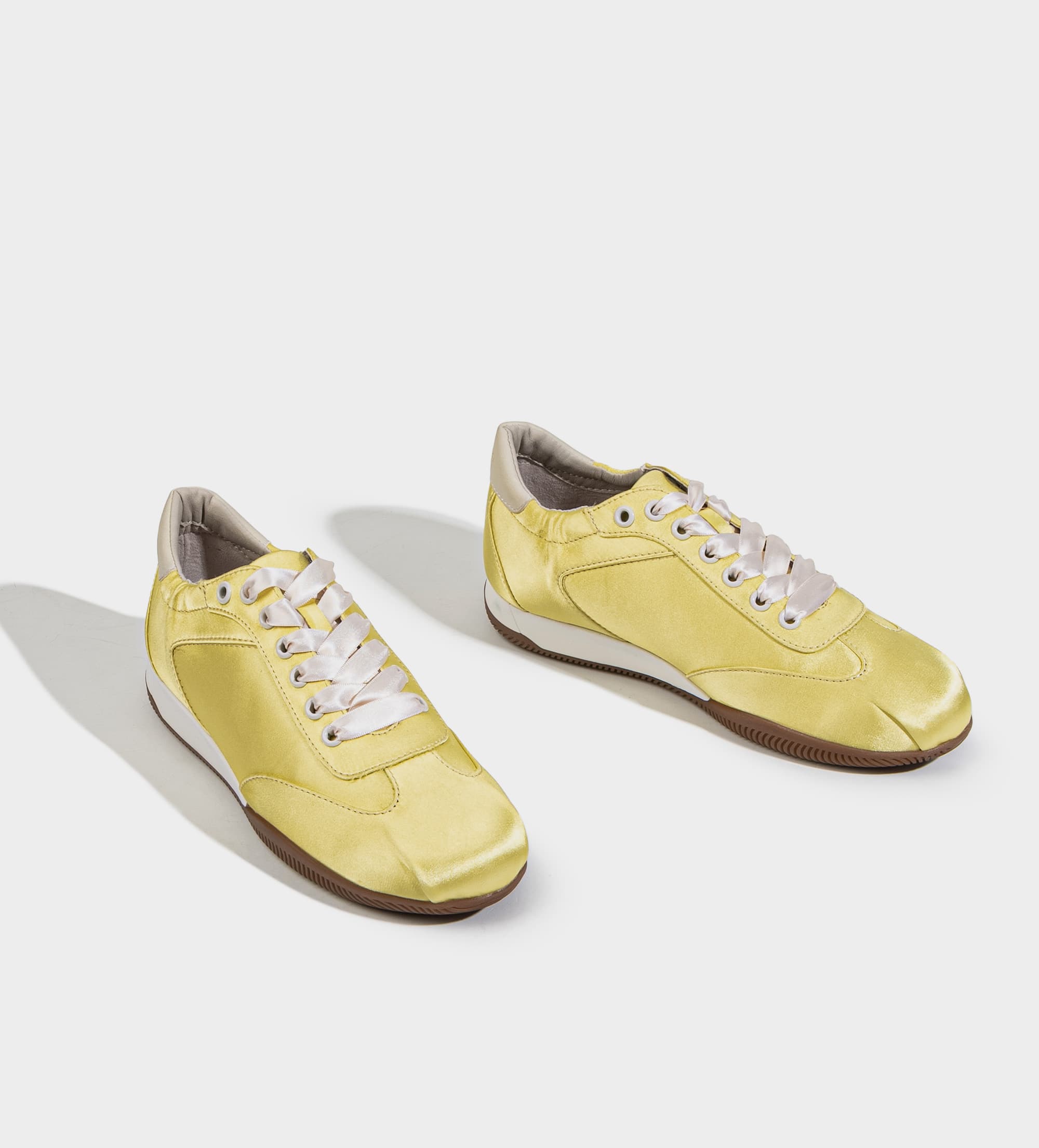 SNEAKER CASUAL TEXTIL SATINADO AMARILLO