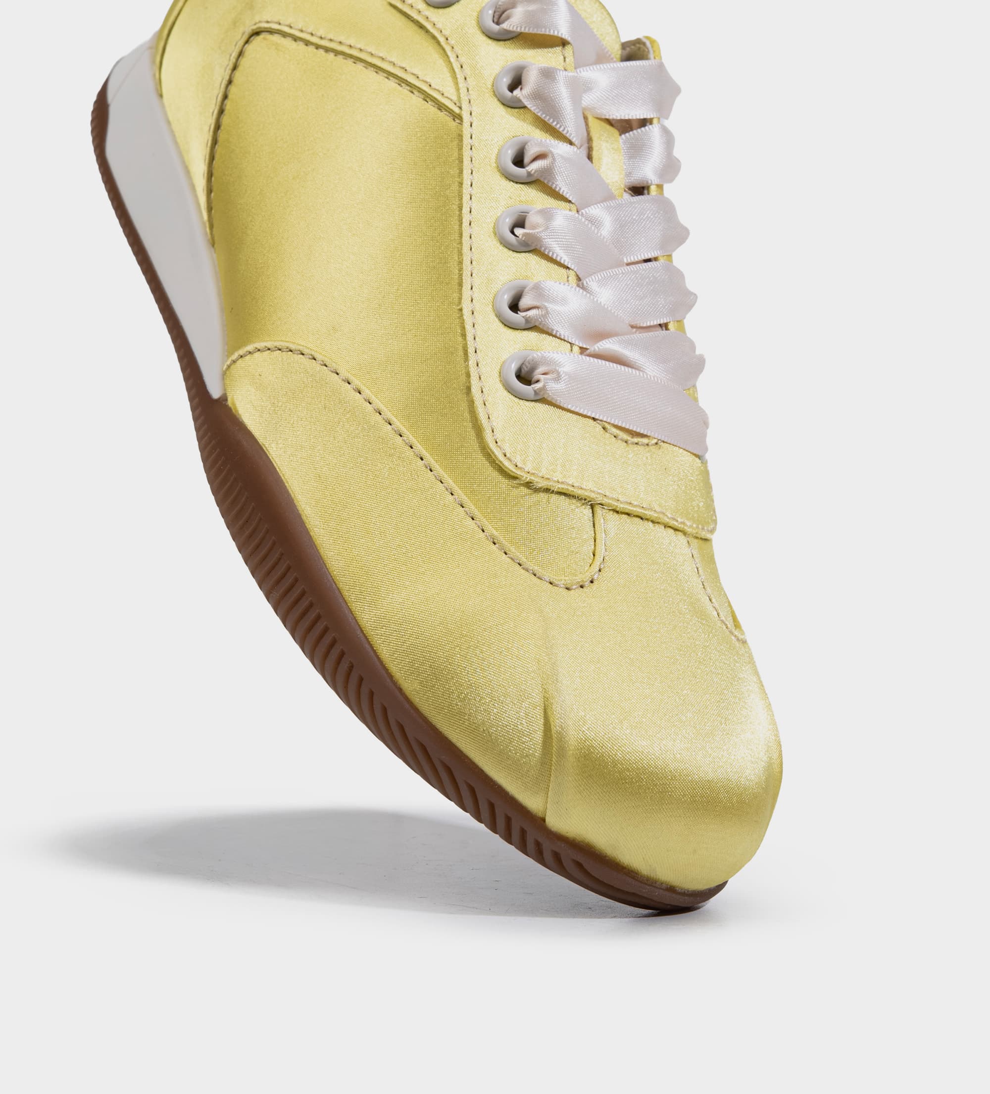 SNEAKER CASUAL TEXTIL SATINADO AMARILLO