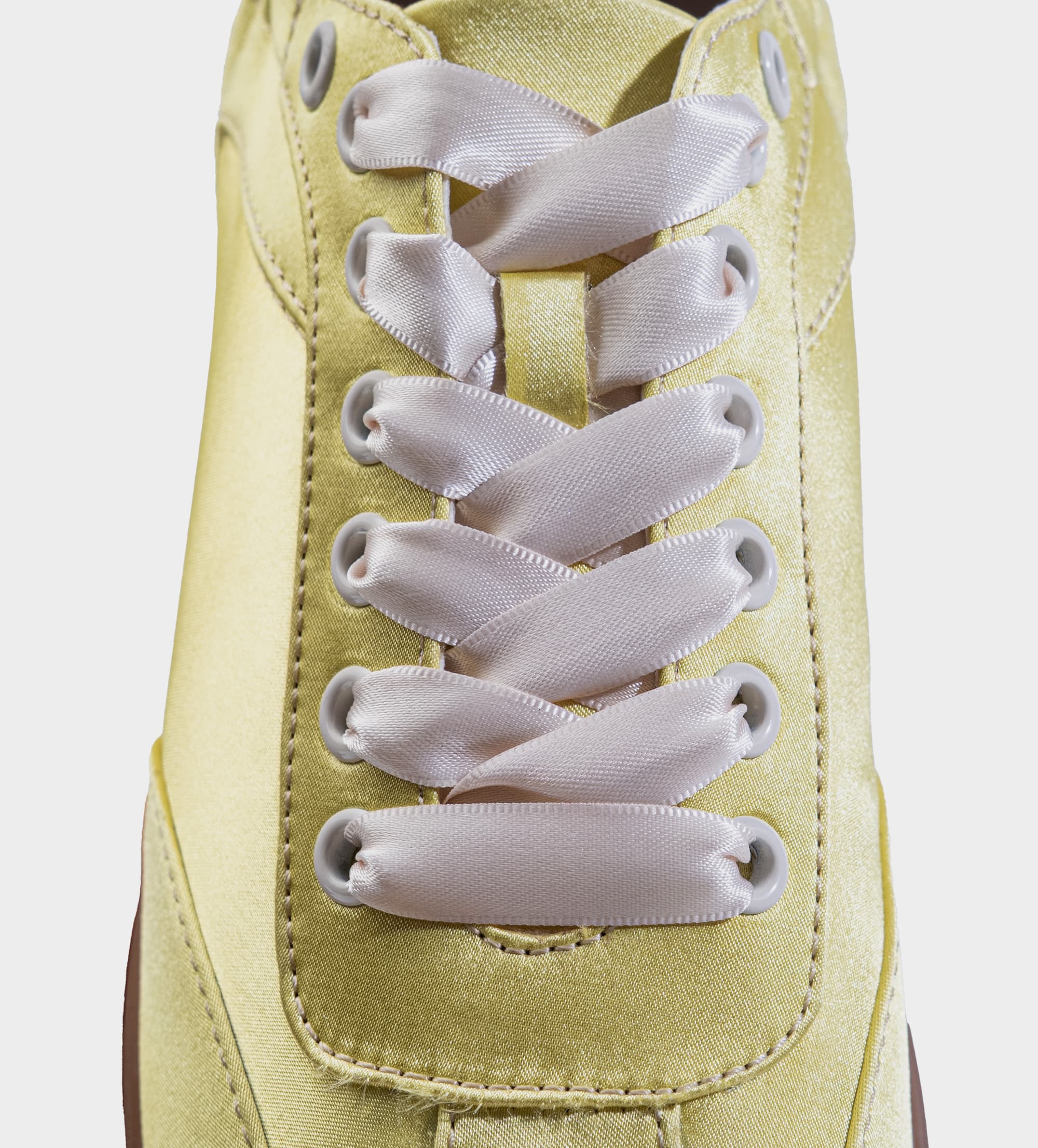SNEAKER CASUAL TEXTIL SATINADO AMARILLO