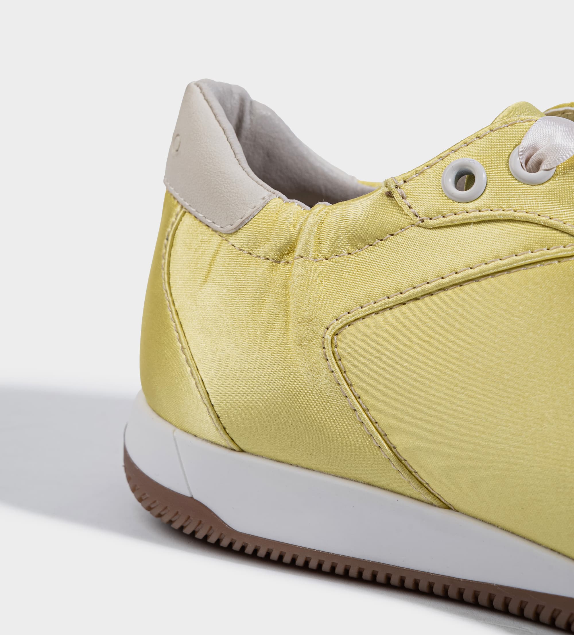 SNEAKER CASUAL TEXTIL SATINADO AMARILLO