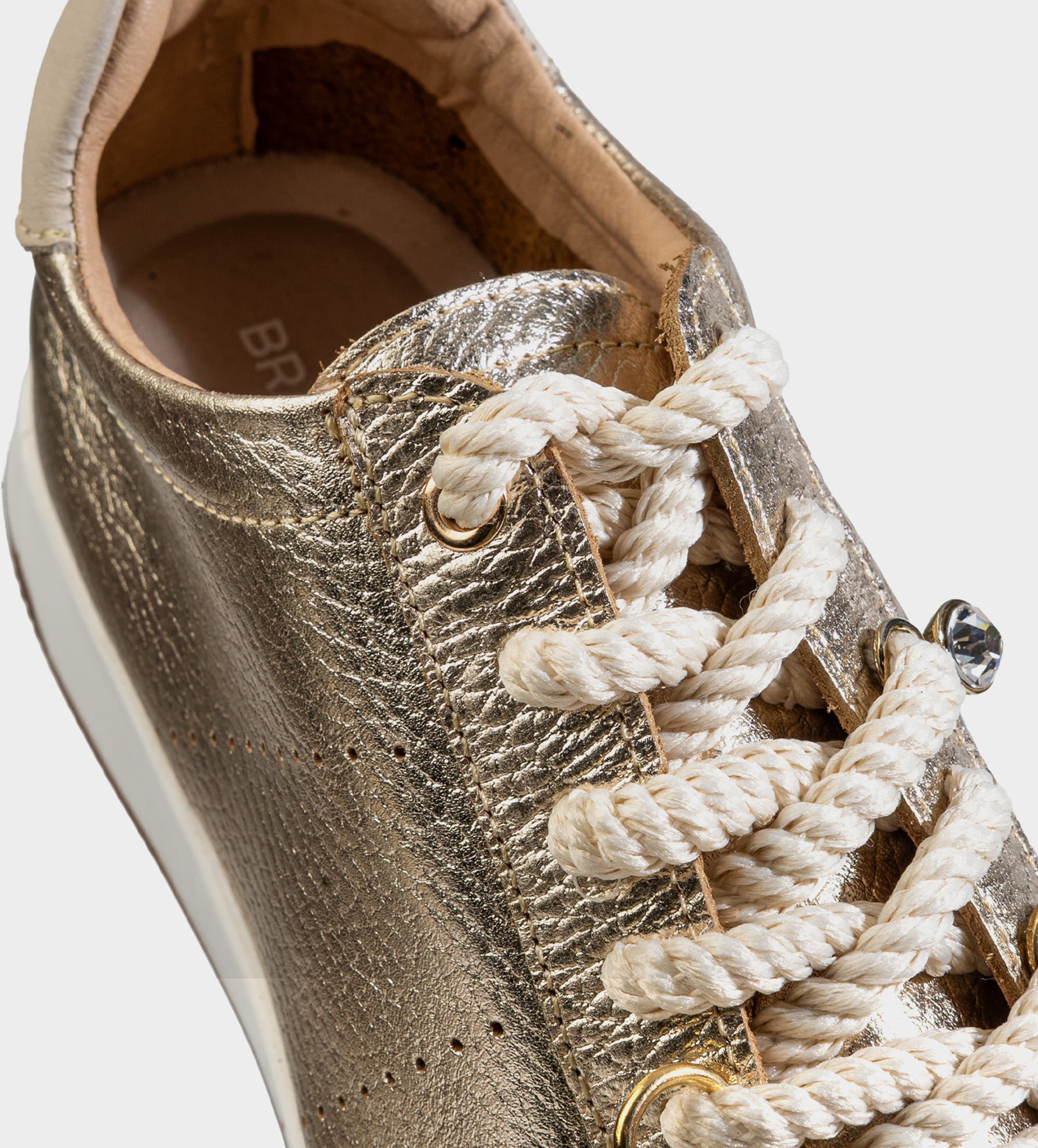 SNEAKER CASUAL PIEL ORO