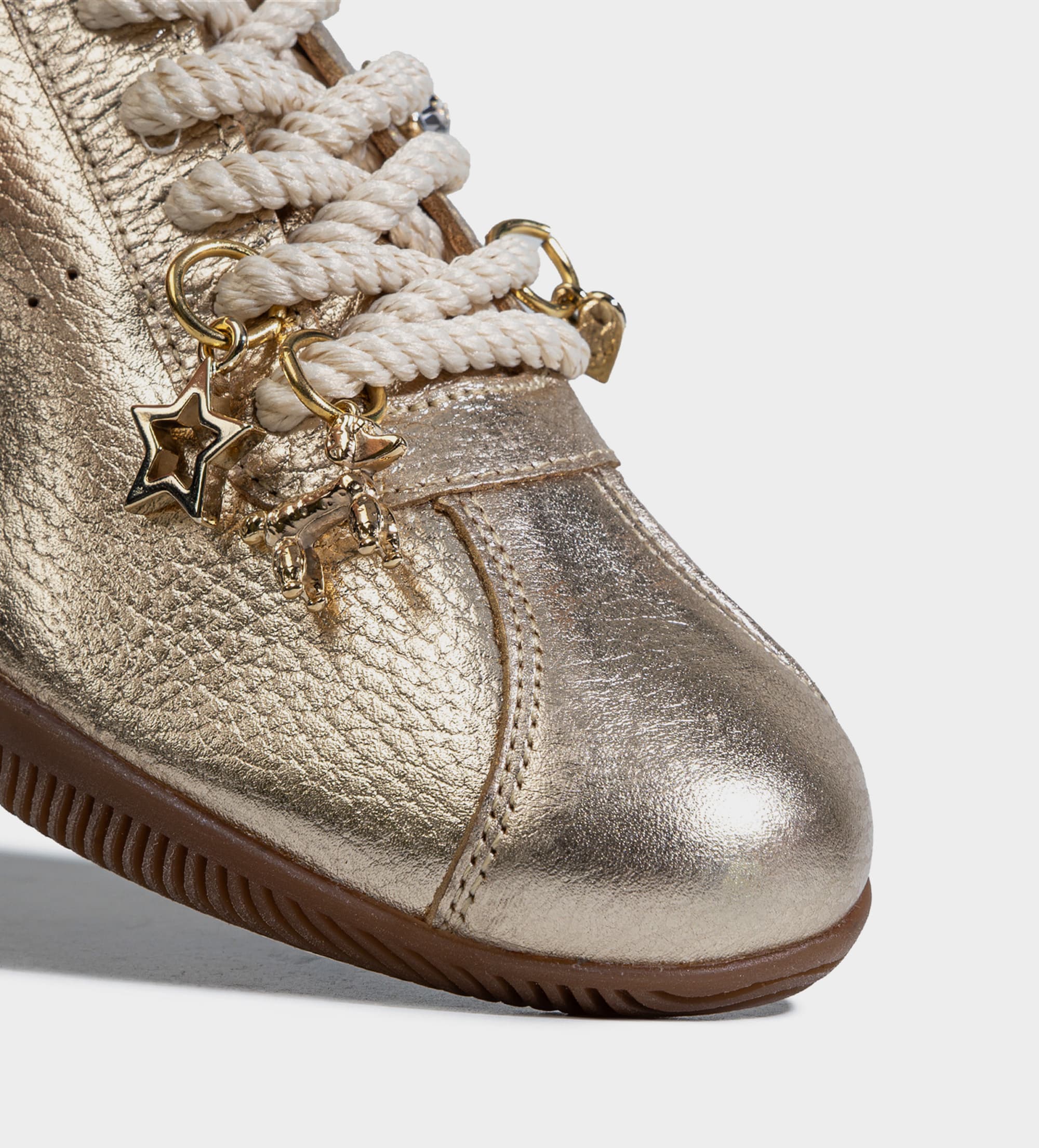 SNEAKER CASUAL PIEL ORO