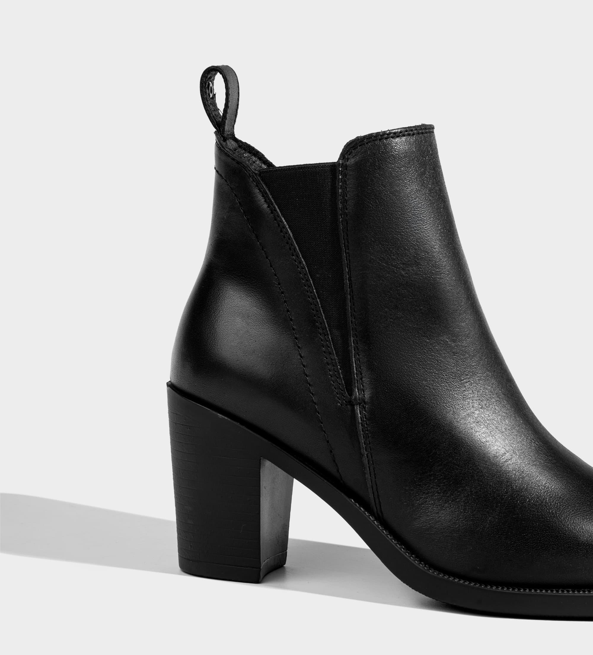 BOTA CHELSEA TACÓN BLOQUE PIEL NEGRO