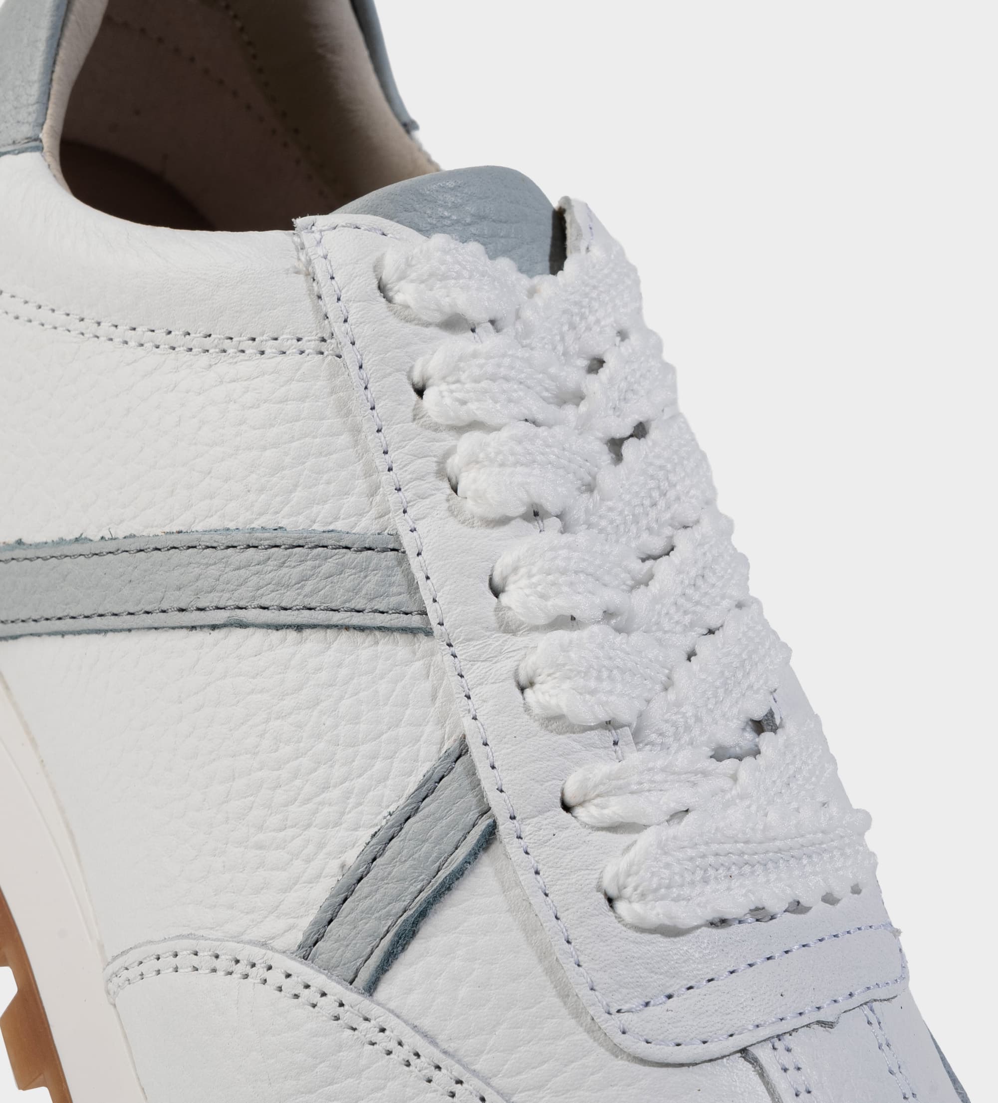 SNEAKER CASUAL PIEL BLANCO FRANJAS LATERALES