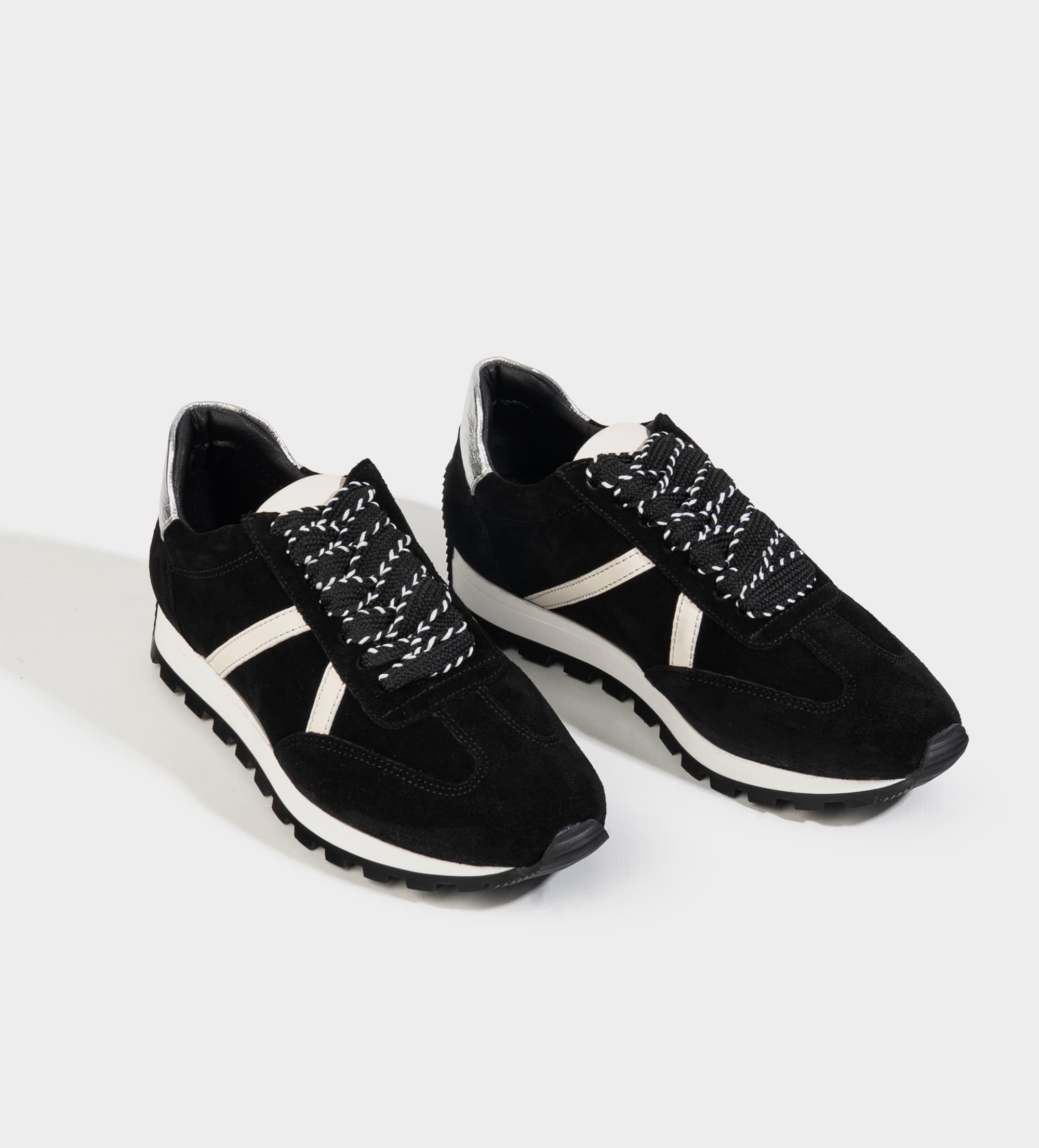 SNEAKER CASUAL GAMUZA PIEL NEGRO FRANJAS LATERALES