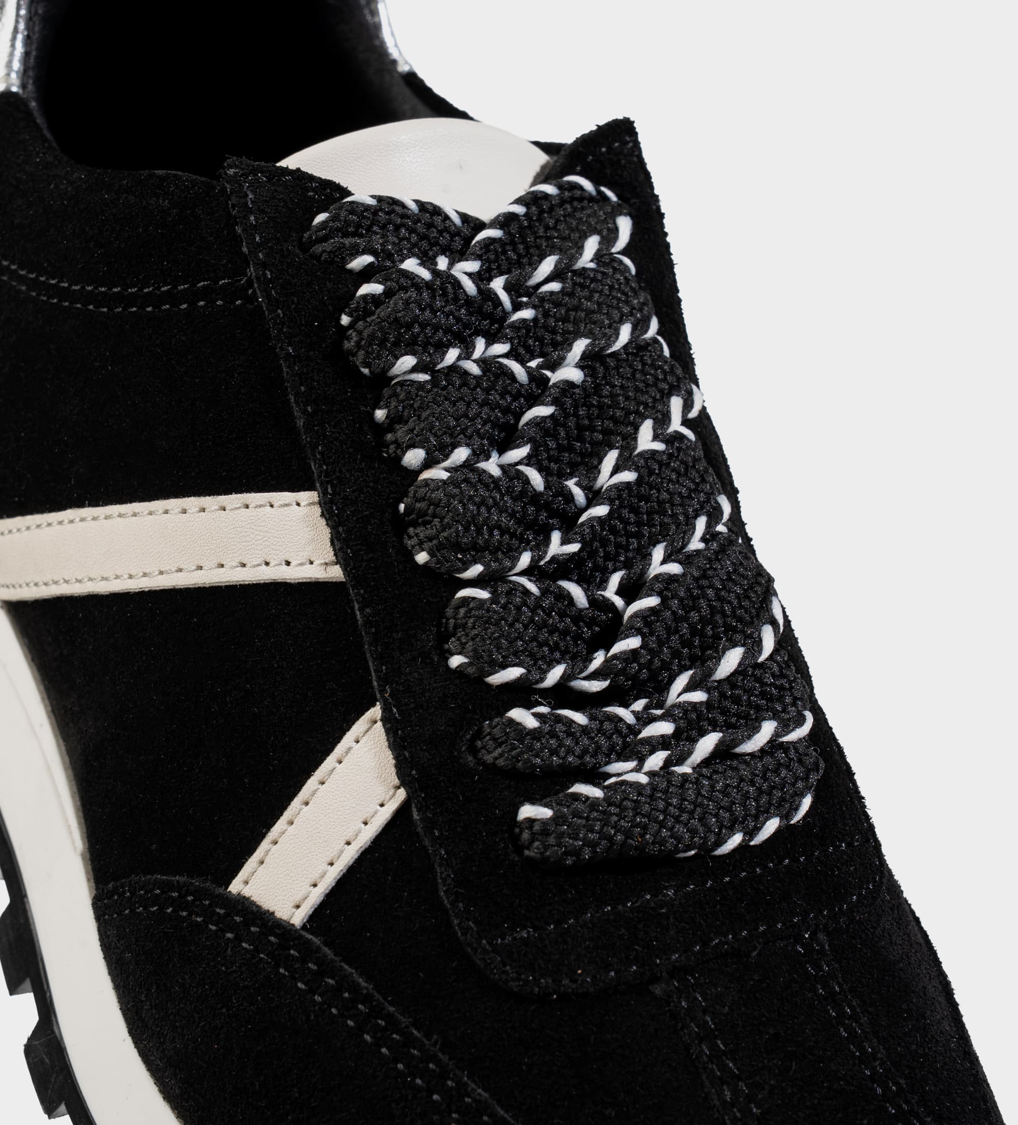 SNEAKER CASUAL GAMUZA PIEL NEGRO FRANJAS LATERALES