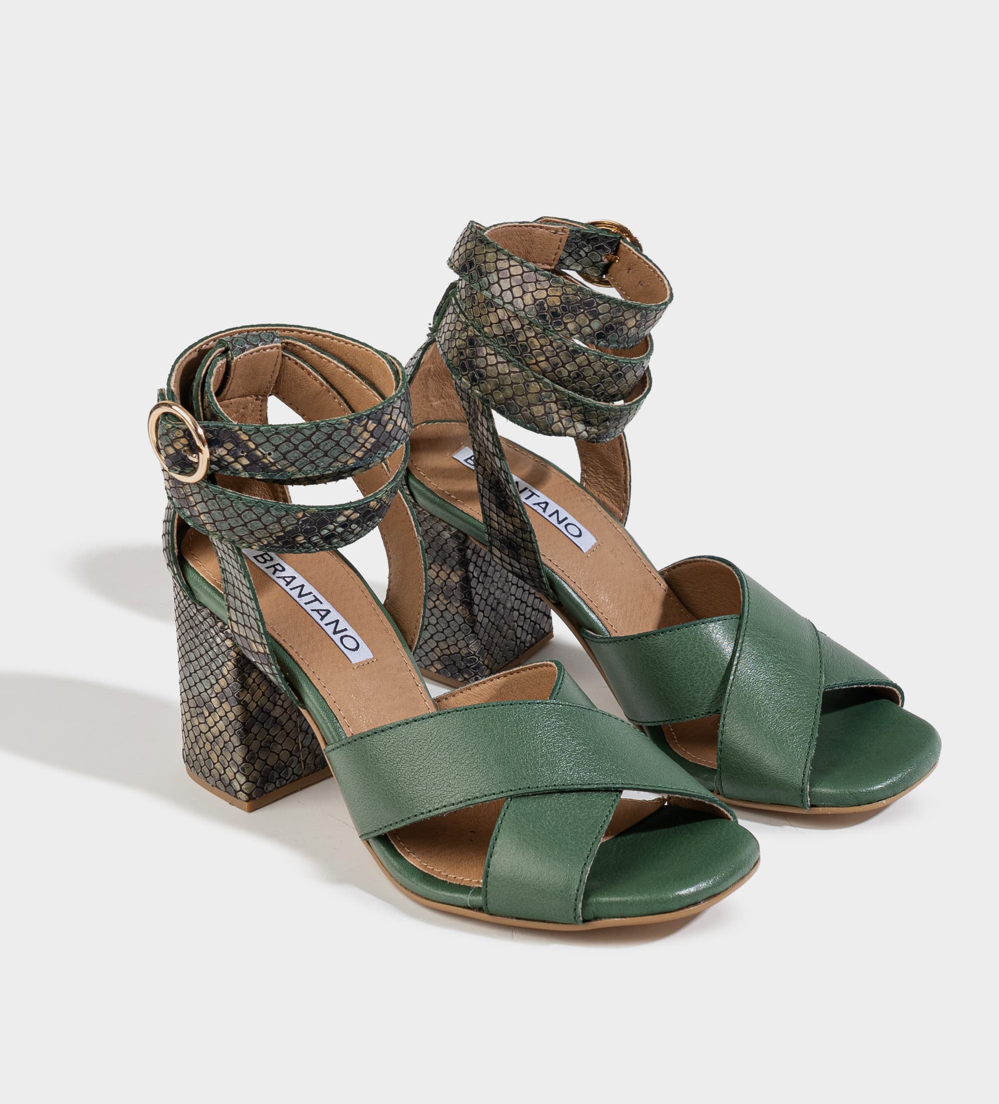SANDALIA TACÓN TIRAS VERDE