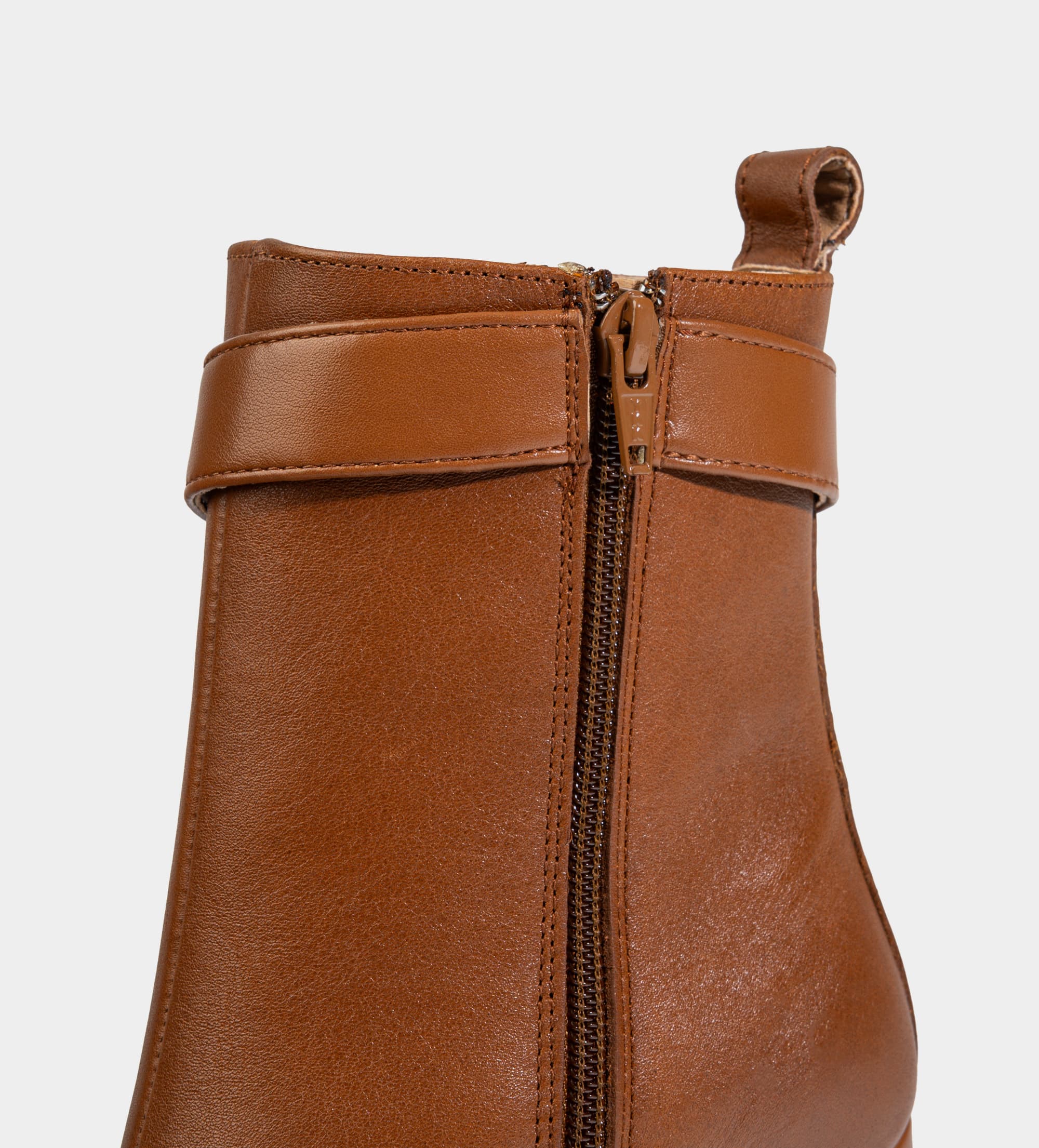 BOTA PIEL CINTURÓN HEBILLA CAFÉ