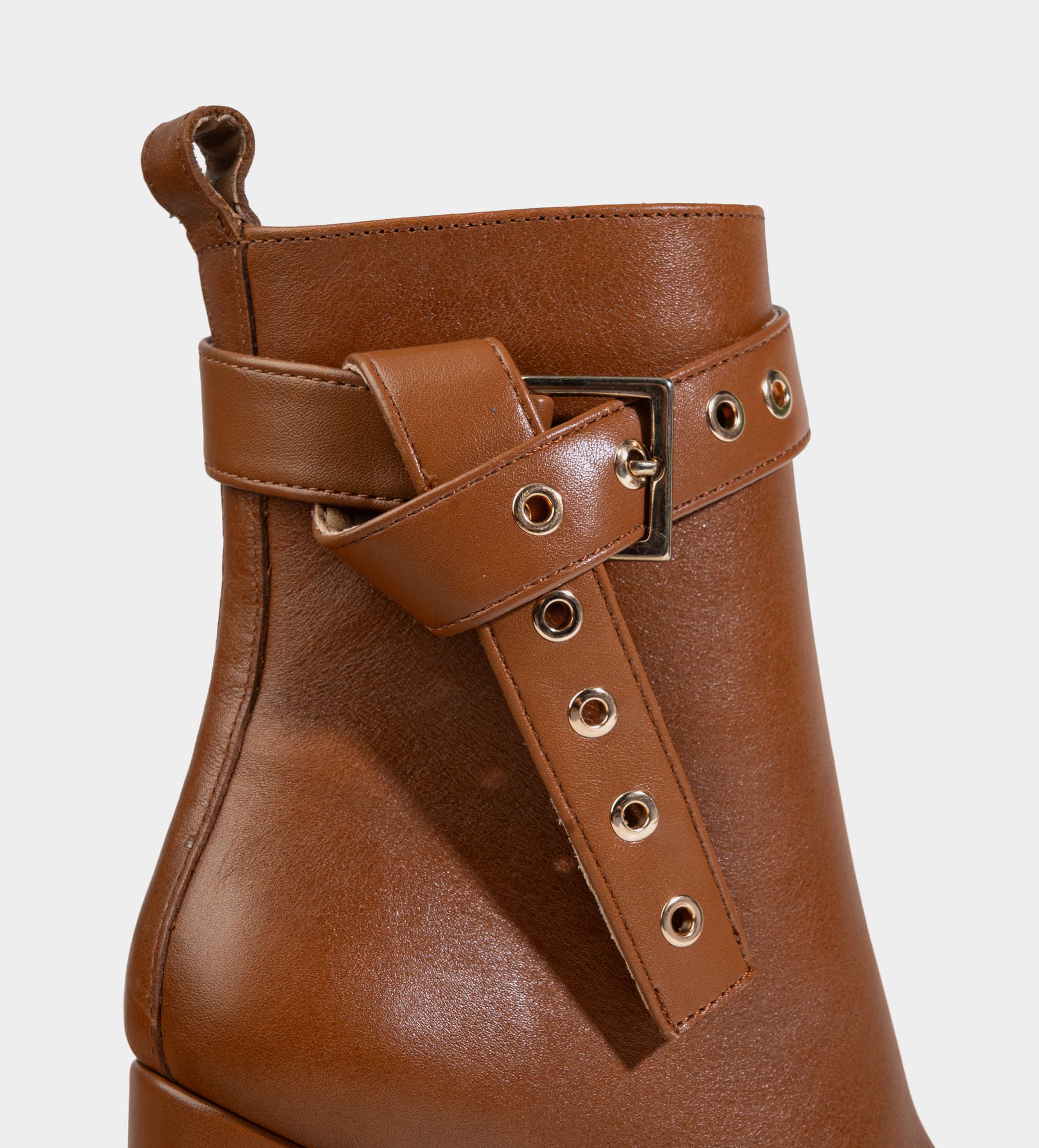 BOTA PIEL CINTURÓN HEBILLA CAFÉ