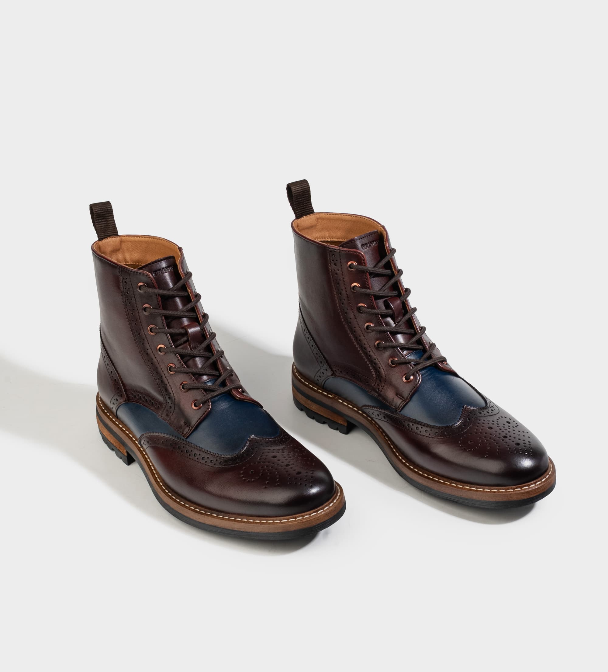 BOTA AGUJETAS BROGUE PIEL VINO CON AZUL