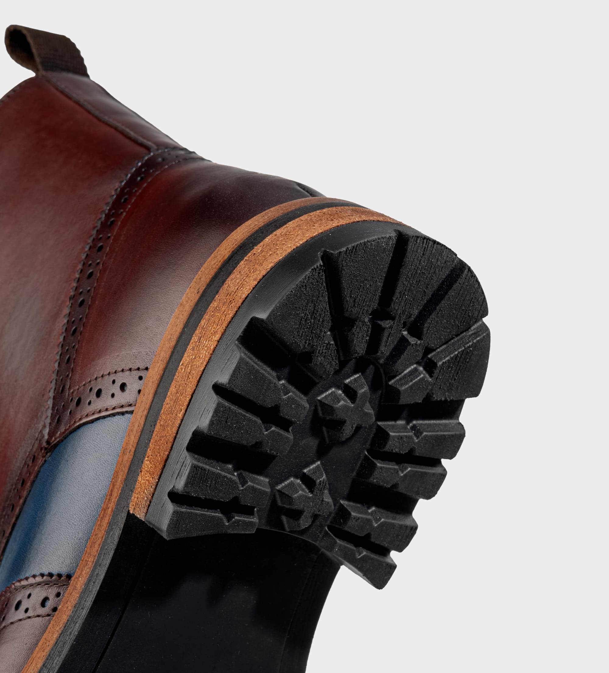 BOTA AGUJETAS BROGUE PIEL VINO CON AZUL