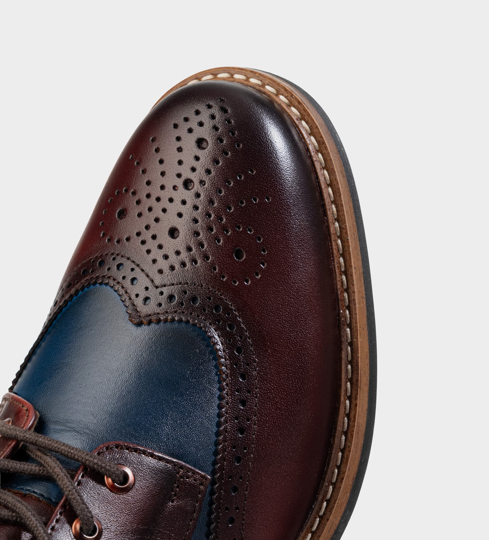 BOTA AGUJETAS BROGUE PIEL VINO CON AZUL