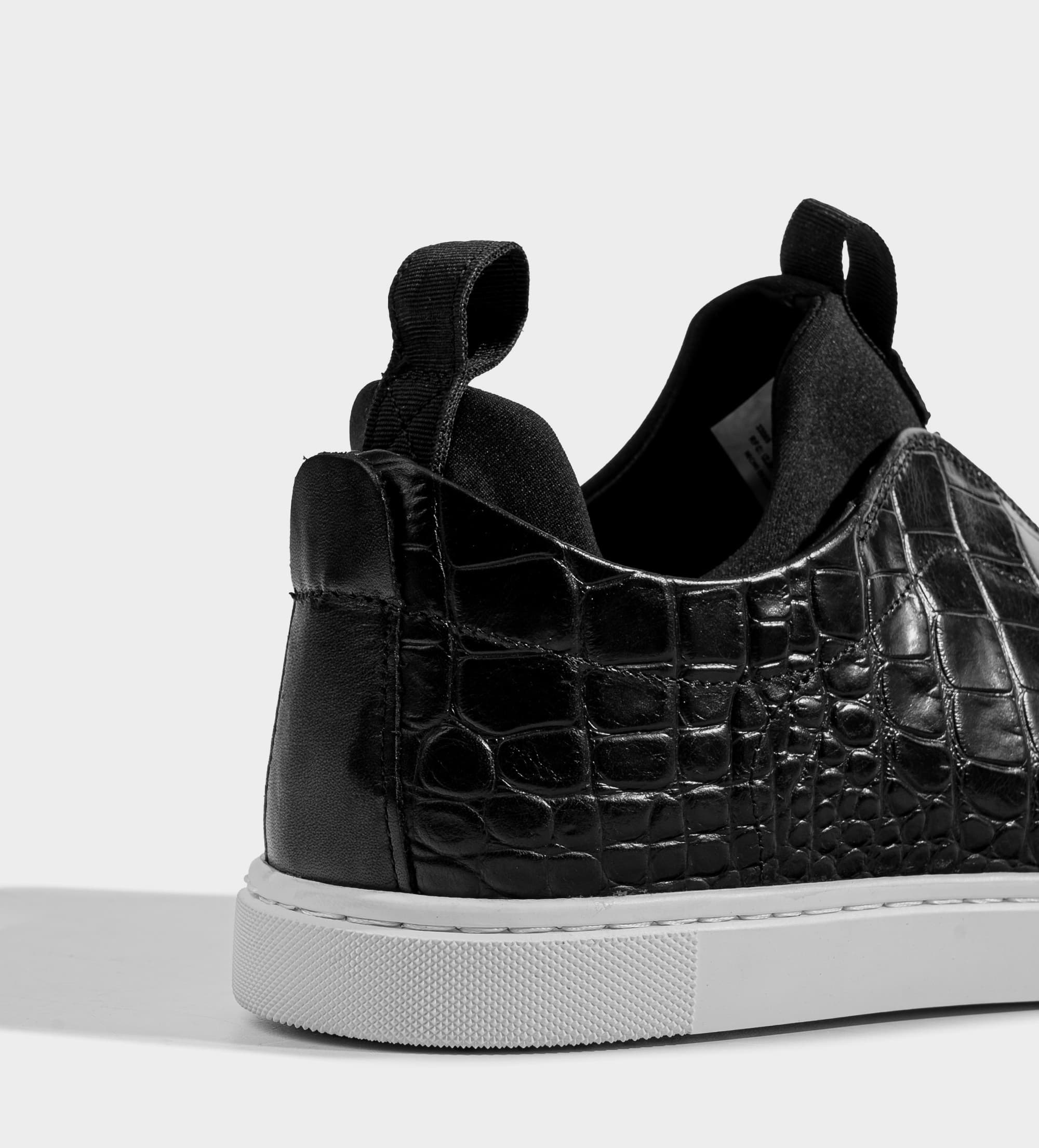 SNEAKER SLIP ON PIEL CROCO NEGRO