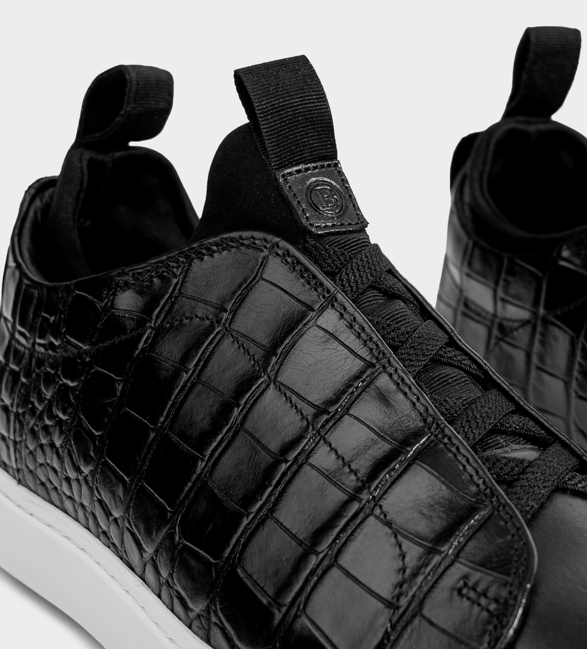 SNEAKER SLIP ON PIEL CROCO NEGRO