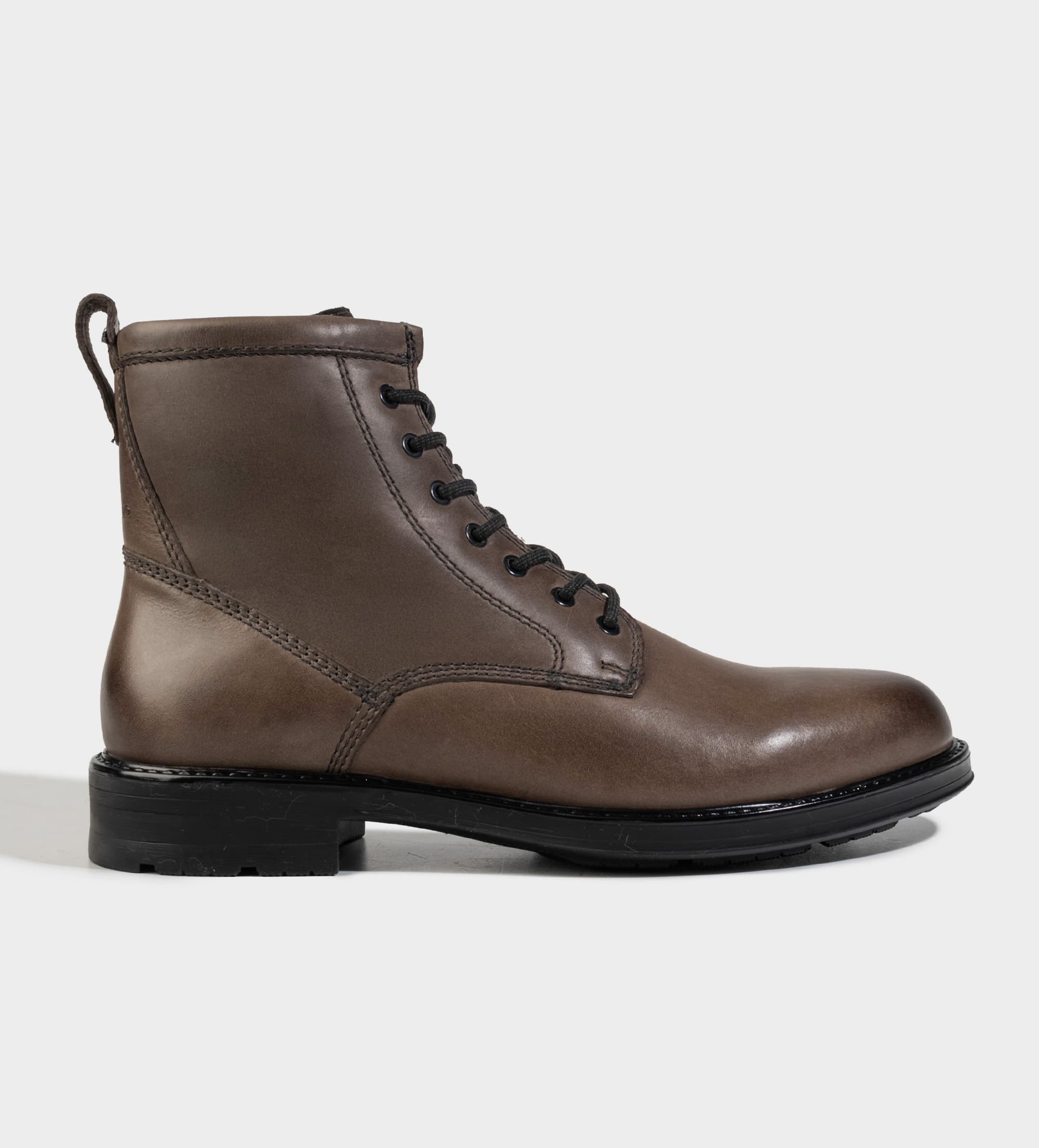 BOTA CASUAL ANTIDERRAPANTE PIEL GRIS
