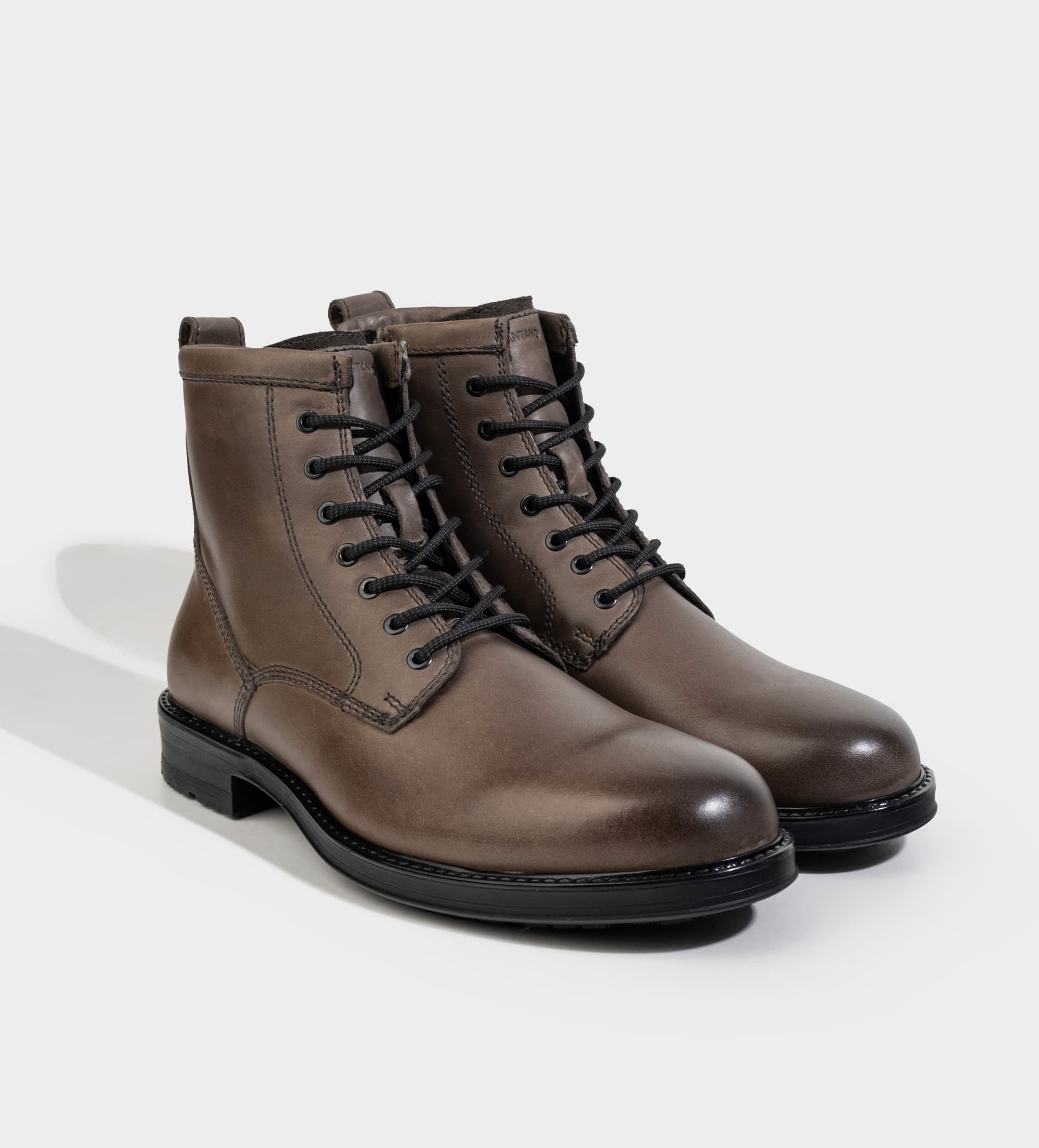 BOTA CASUAL ANTIDERRAPANTE PIEL GRIS