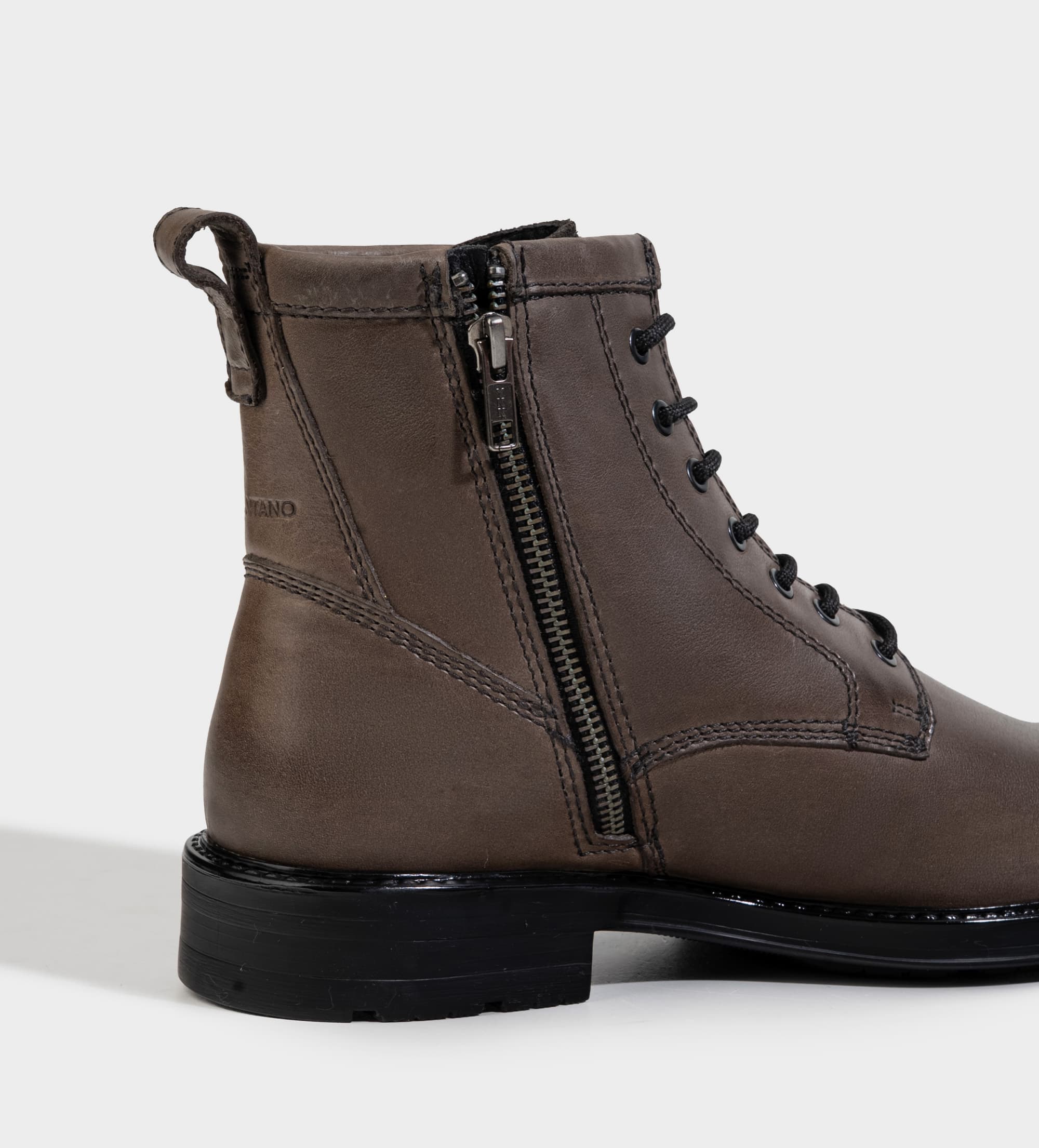 BOTA CASUAL ANTIDERRAPANTE PIEL GRIS
