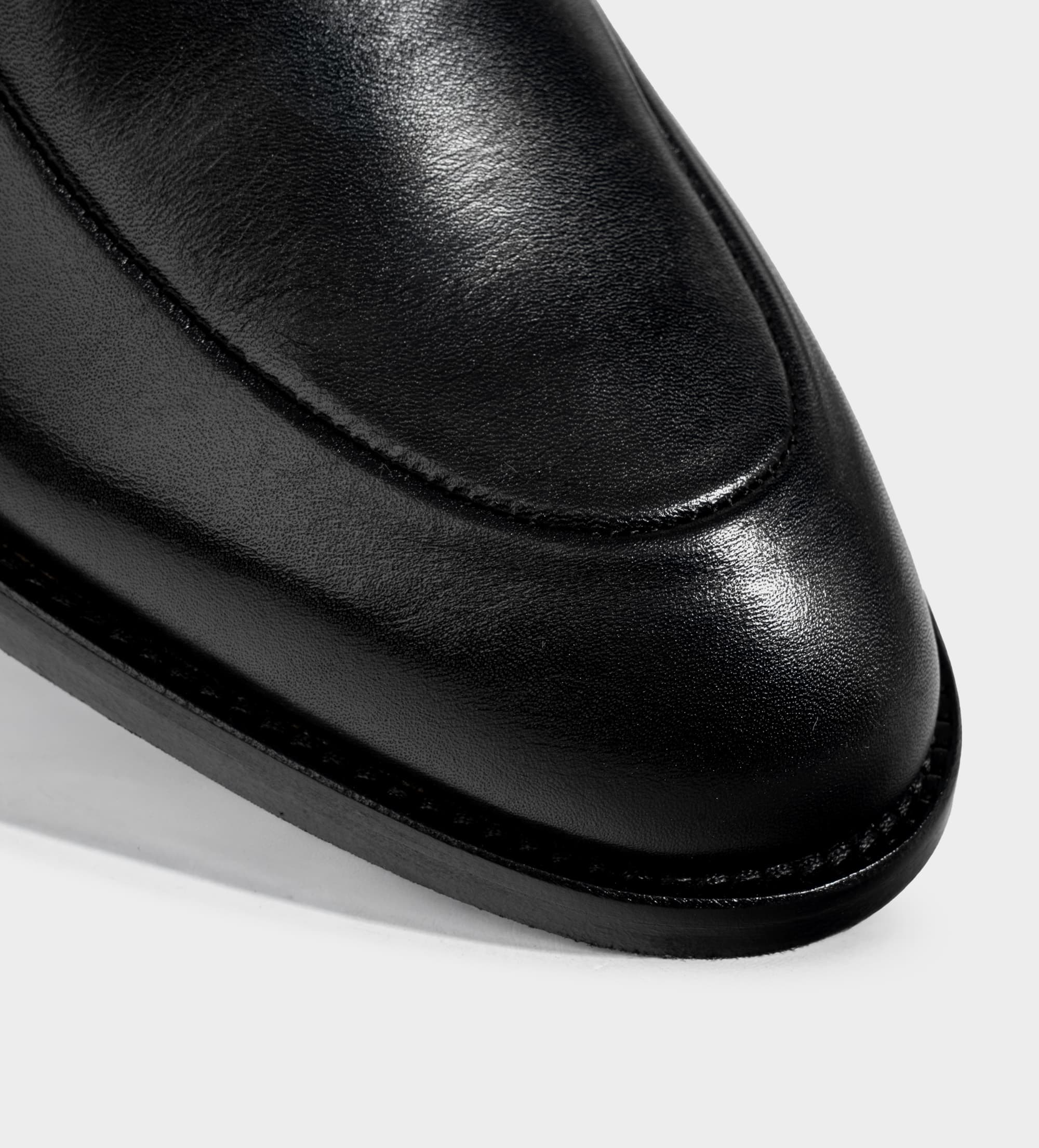 MOCASIN VESTIR SUELA DE CUERO PIEL NEGRO