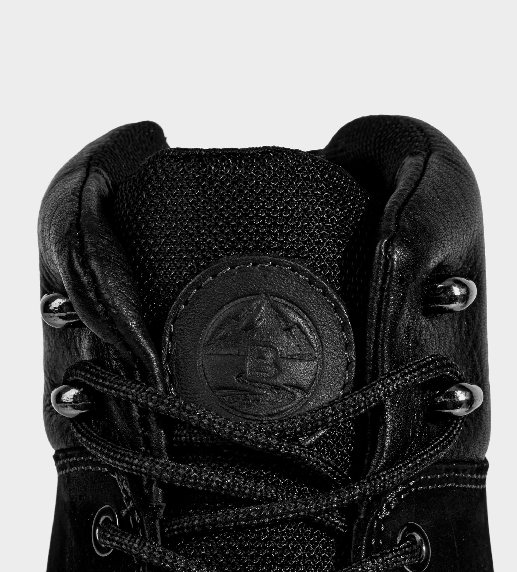 BOTA OUTDOOR SUELA ULTRA LIGERA PIEL NEGRA